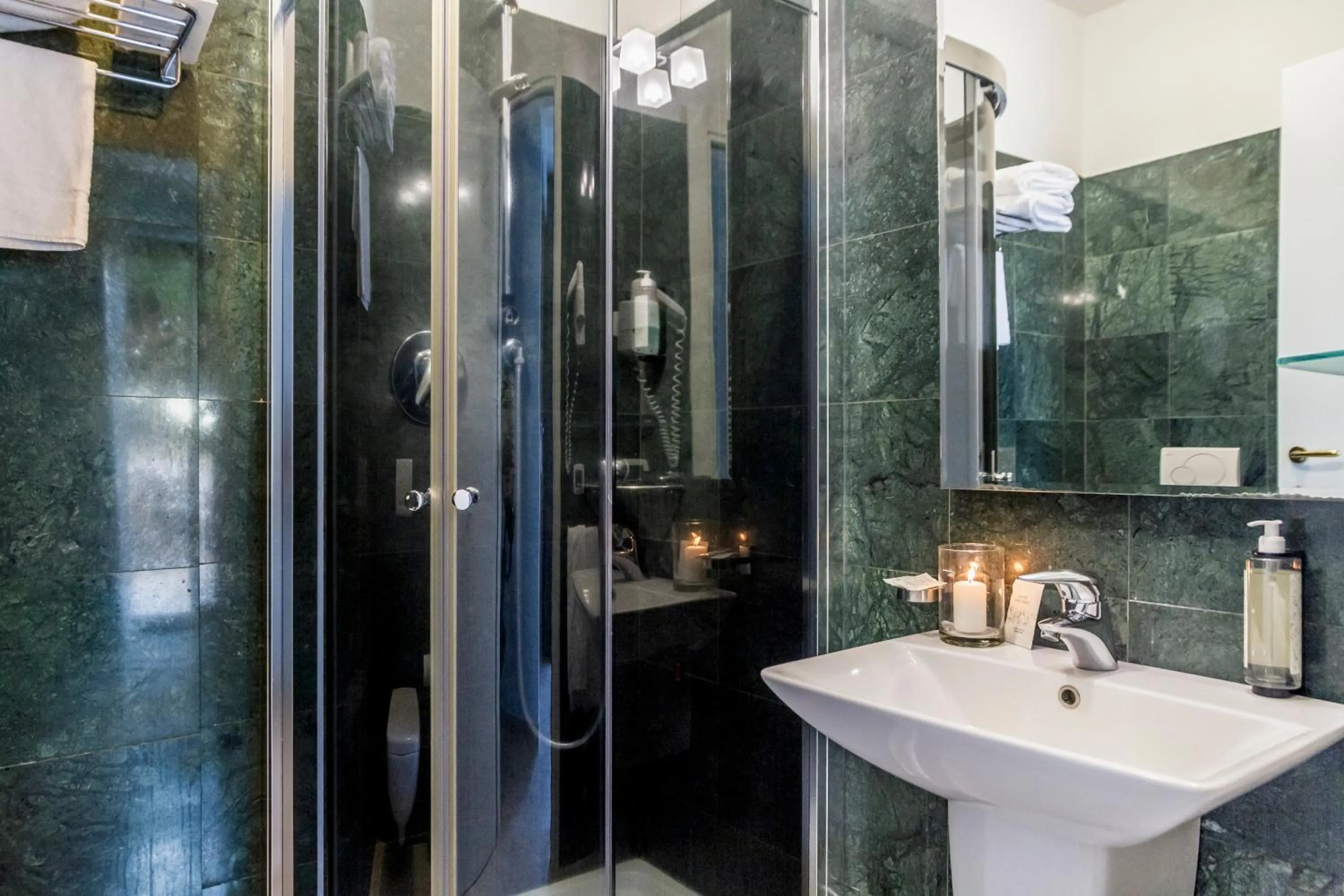 Shower in Hotel Terme Marine Leopoldo II TERME & SPA