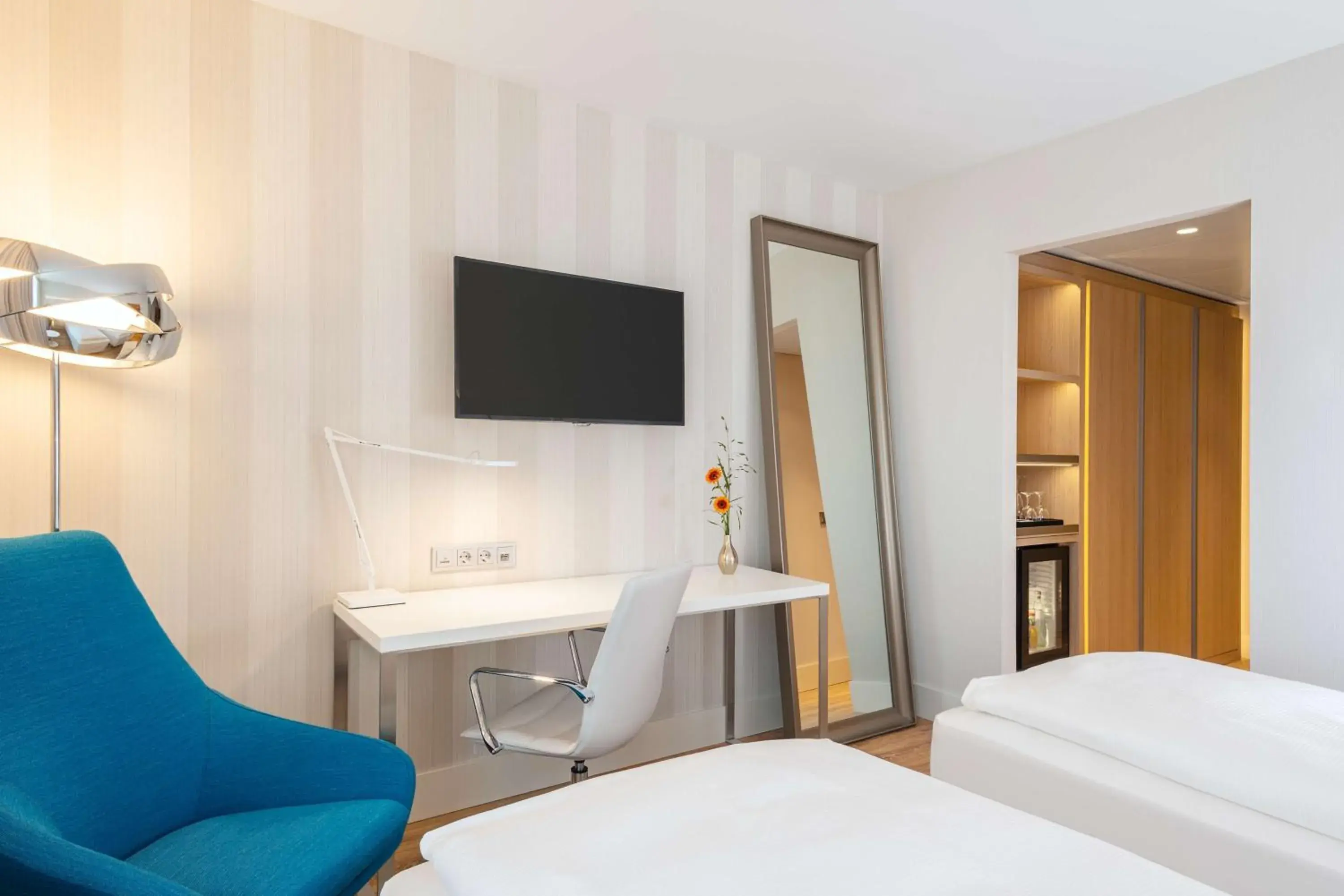 Photo of the whole room, Bed in NH Essen Photo of the whole room, Bed in NH Essen