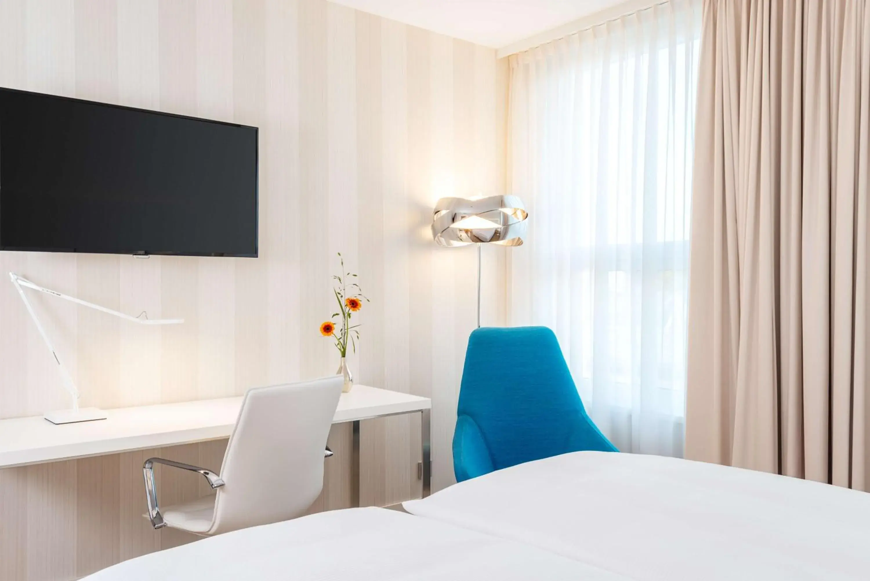 Photo of the whole room, Bed in NH Essen Photo of the whole room, Bed in NH Essen
