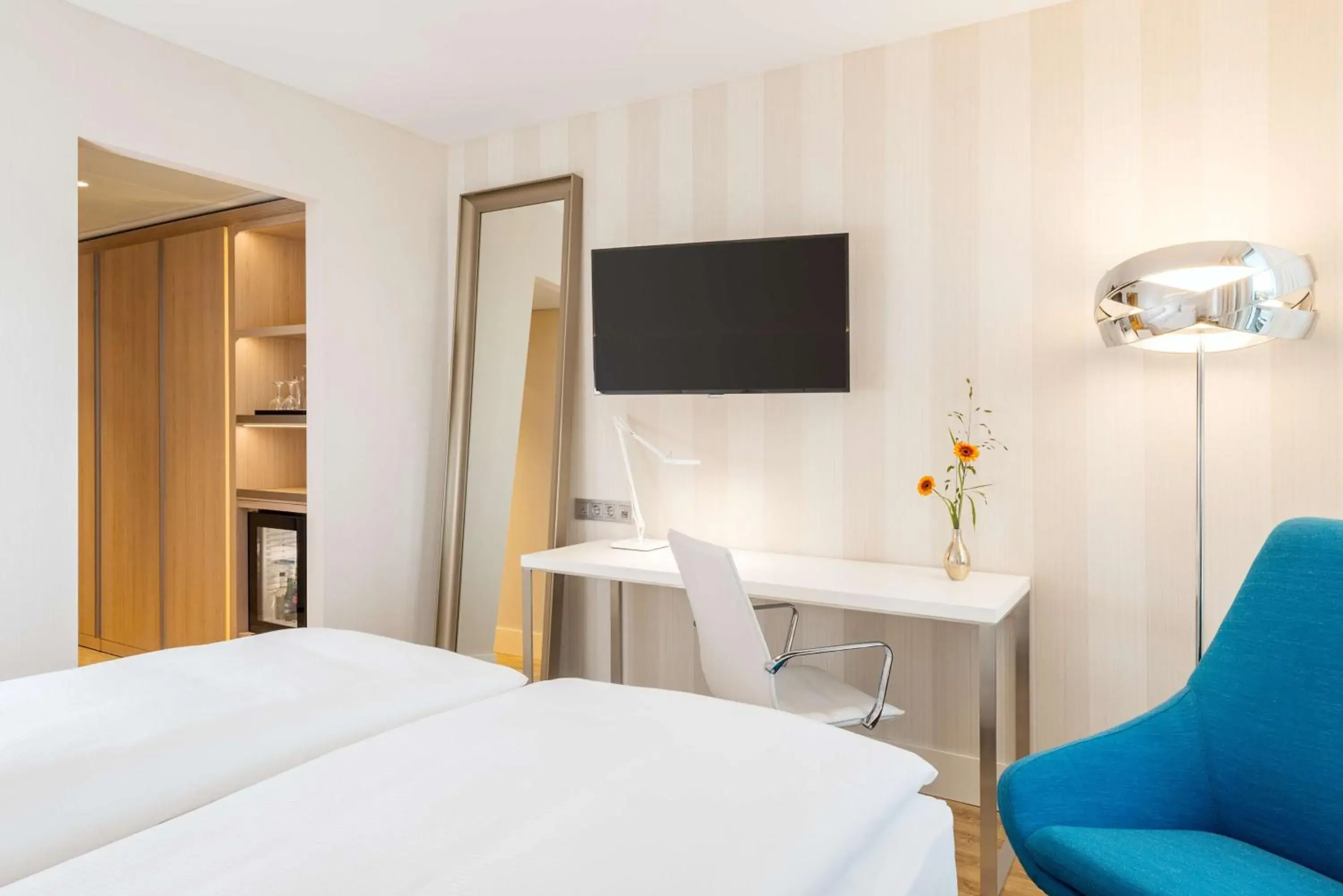 Photo of the whole room, Bed in NH Essen Photo of the whole room, Bed in NH Essen