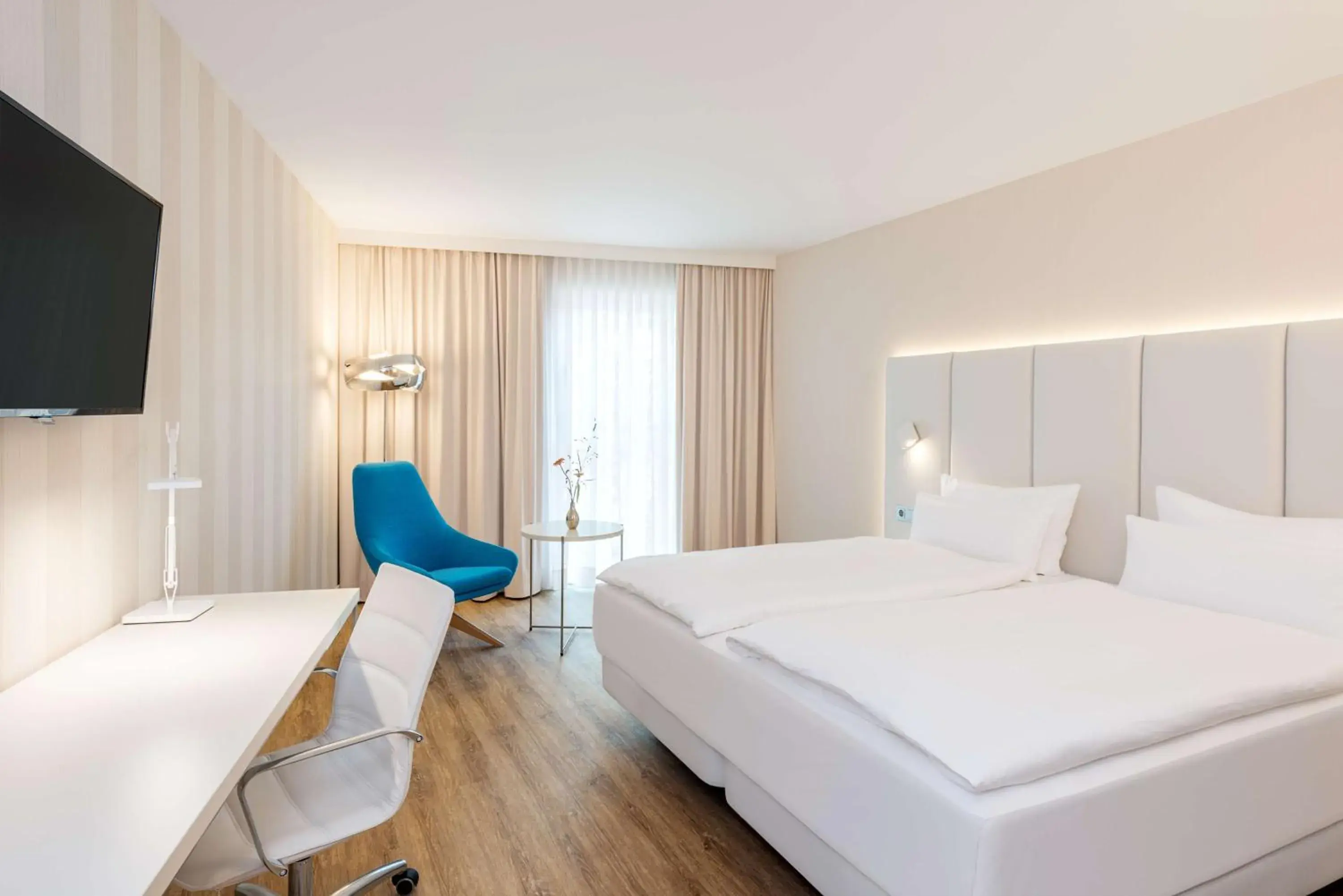 Photo of the whole room, Bed in NH Essen Photo of the whole room, Bed in NH Essen