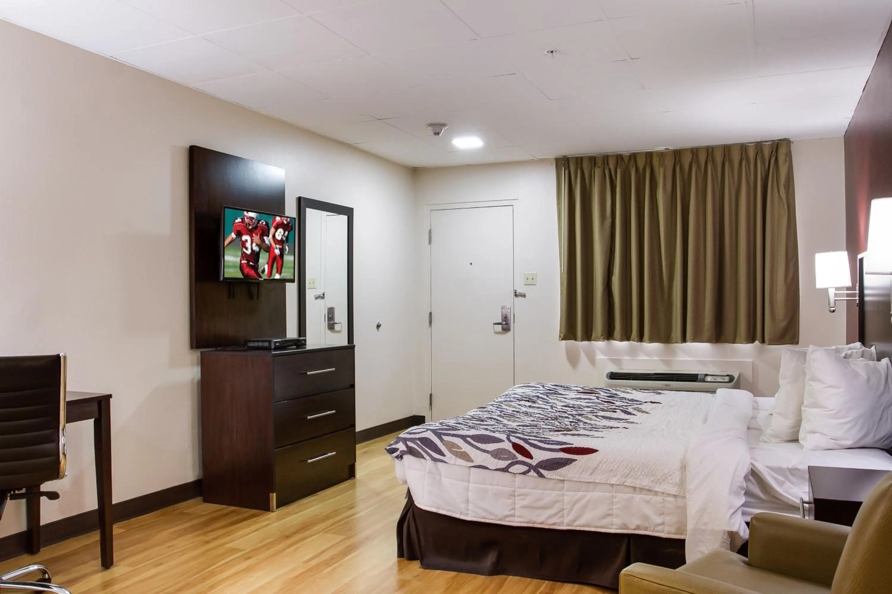 Bedroom, Bed in Red Roof Inn York Downtown