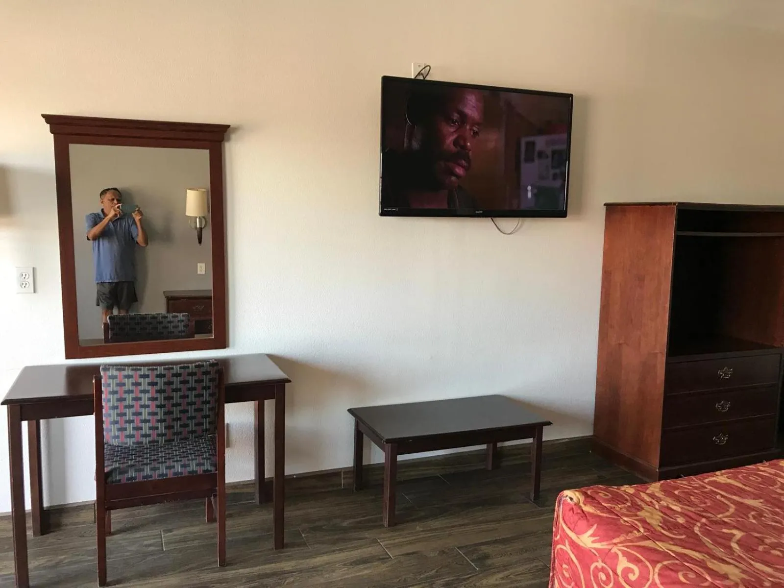 Bedroom in Texas Inn & Suites