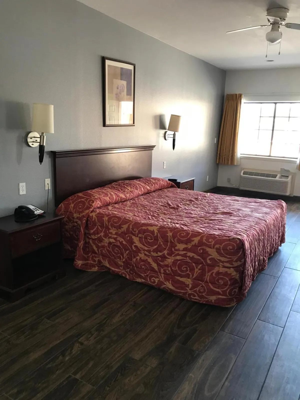 Bedroom, Bed in Texas Inn & Suites