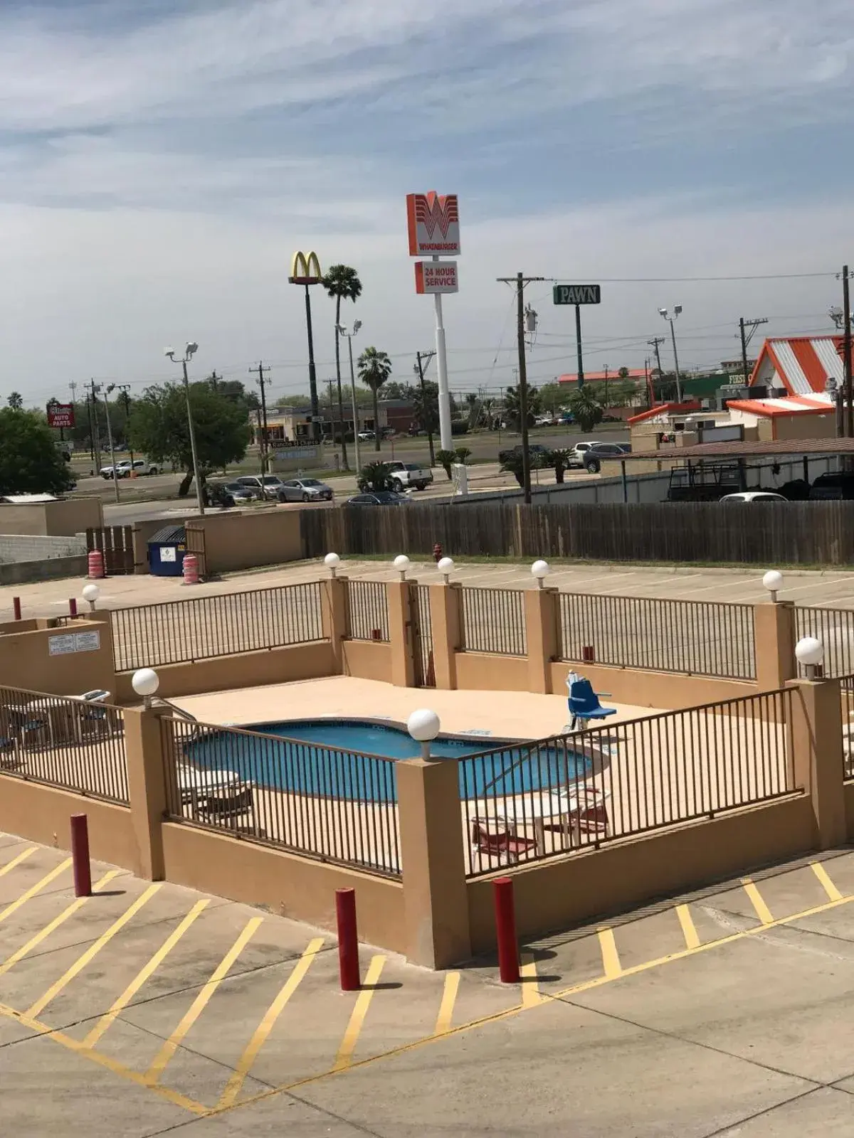 Swimming pool in Texas Inn & Suites Swimming pool in Texas Inn & Suites