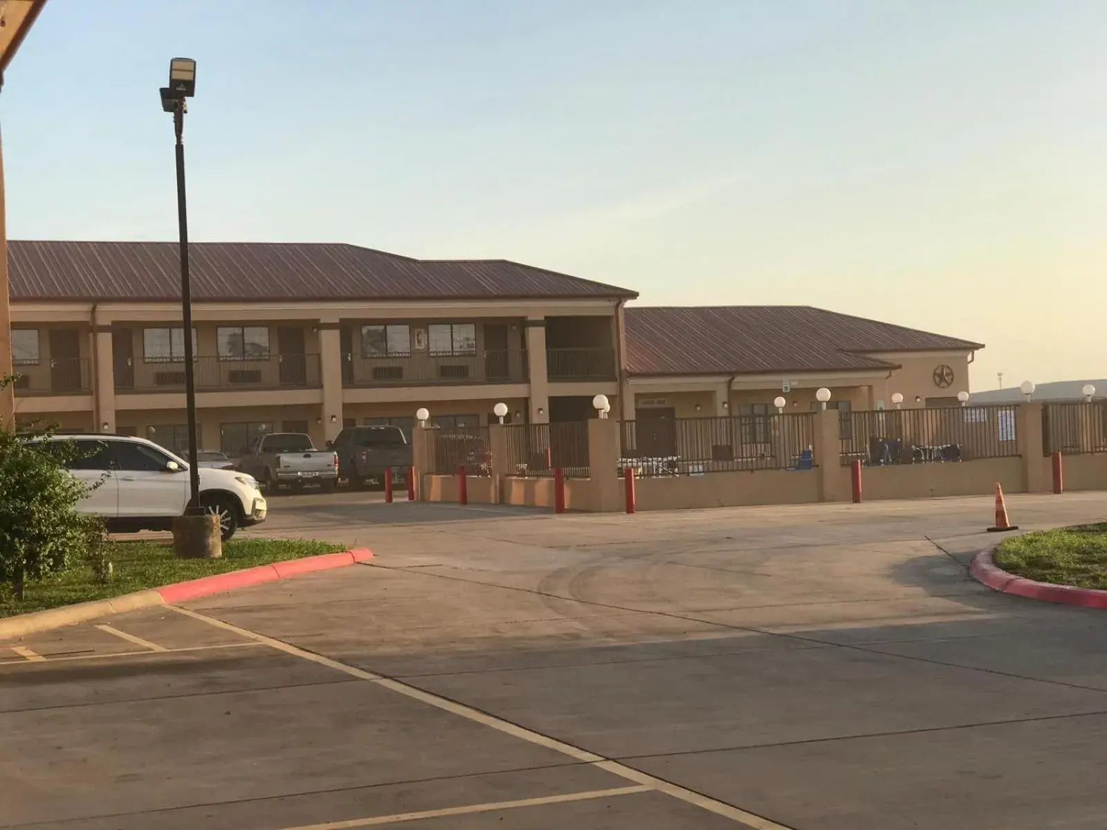 Property building in Texas Inn & Suites Property building in Texas Inn & Suites