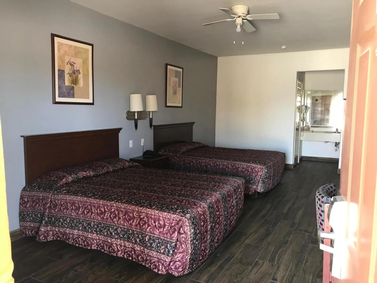 Bedroom, Bed in Texas Inn & Suites