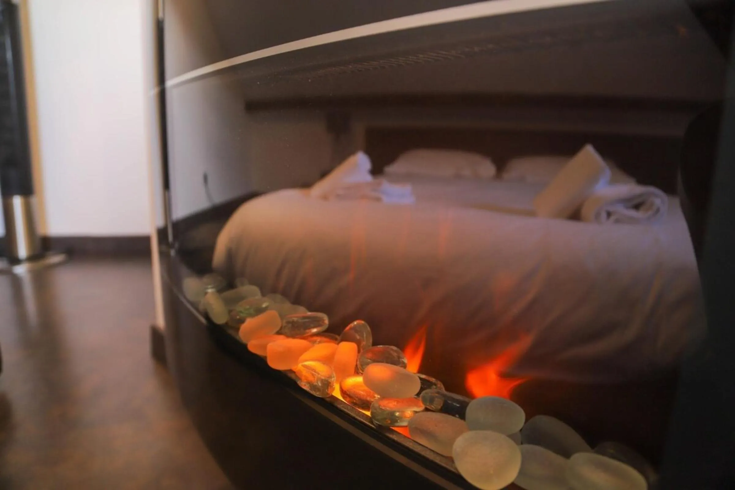 Bed in 2 bd apartment with sauna in the center of Annecy