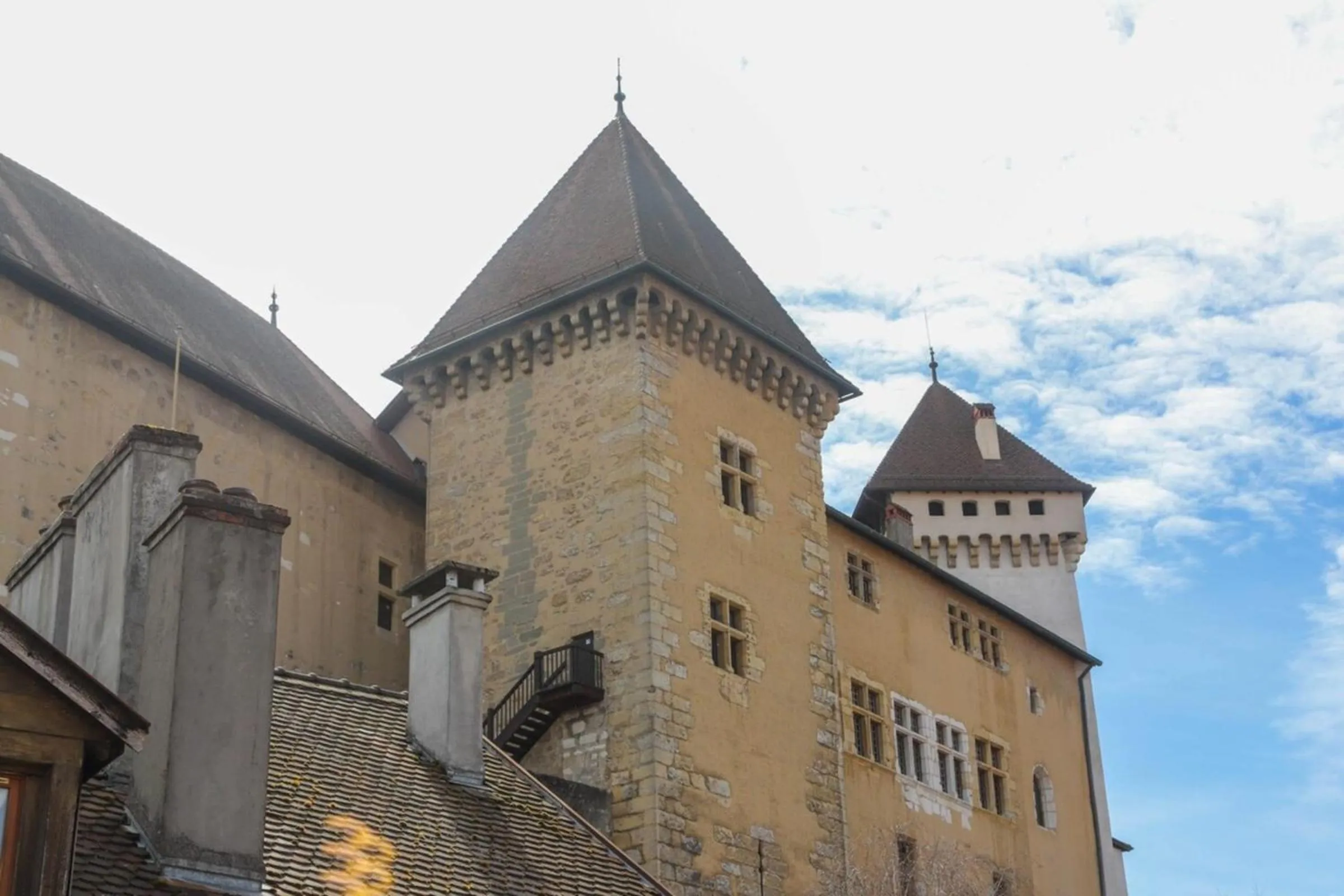 2 bd apartment with sauna in the center of Annecy