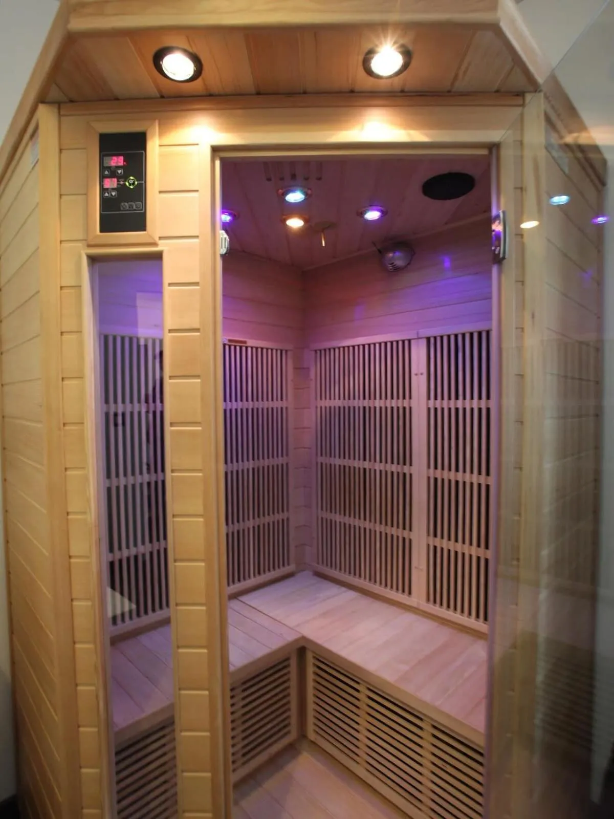 2 bd apartment with sauna in the center of Annecy