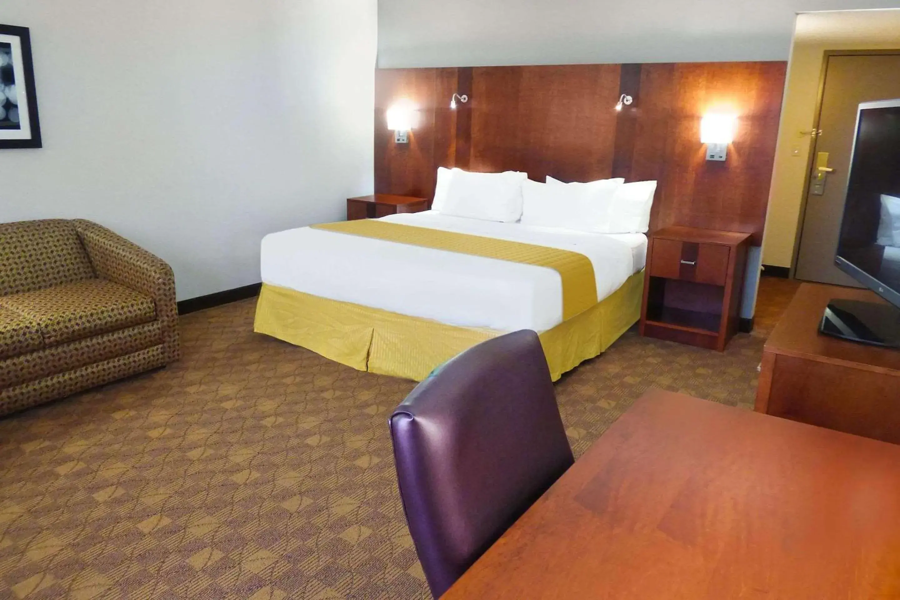 Bedroom, Bed in Radisson Akron-Fairlawn Copley Bedroom, Bed in Radisson Akron-Fairlawn Copley
