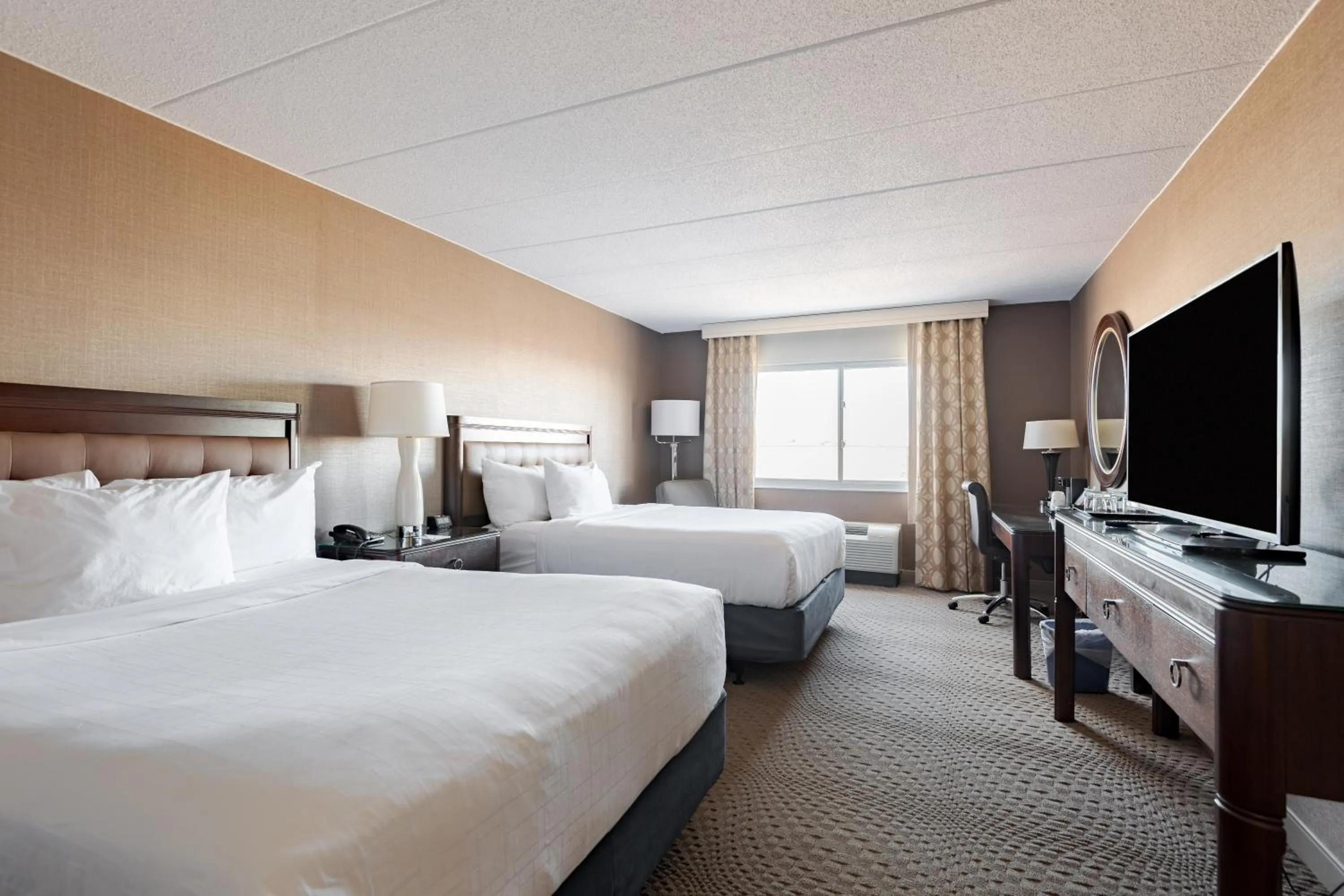 Bedroom, Bed in Wyndham Omaha Hotel - West Dodge