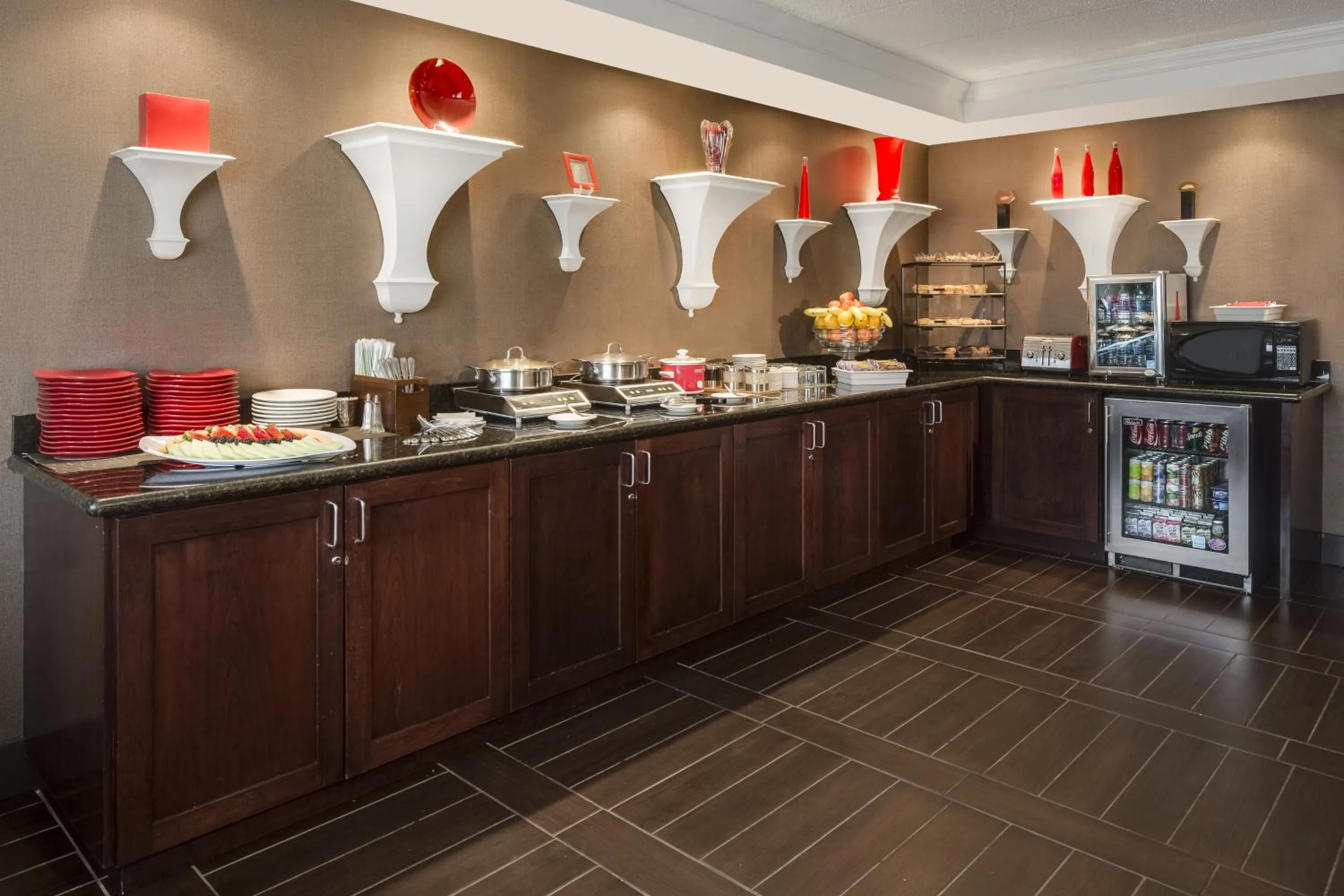 Communal lounge/ TV room in Wyndham Omaha Hotel - West Dodge