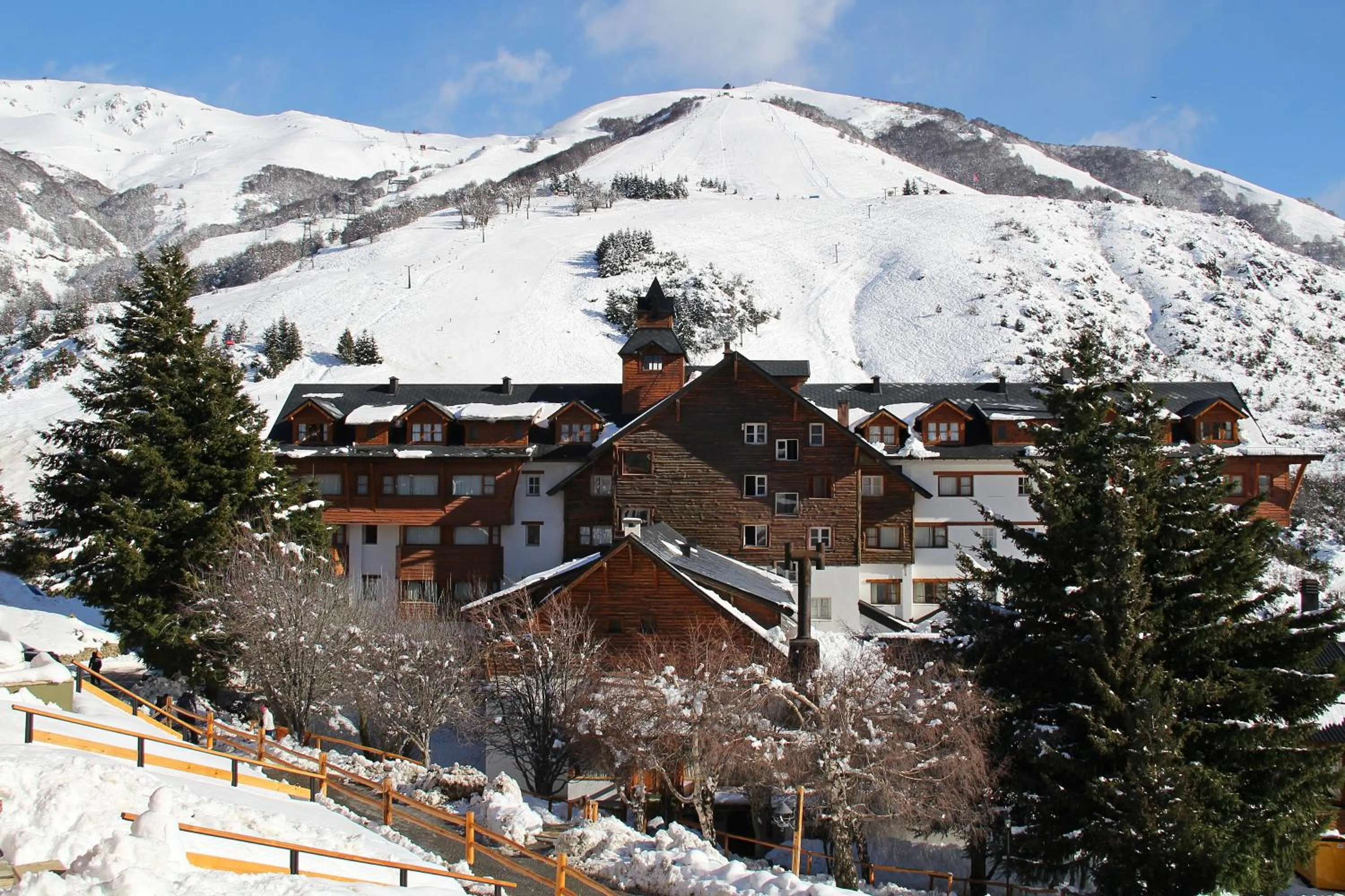 Property building in Hotel Catedral Patagonia Ski & Wellness