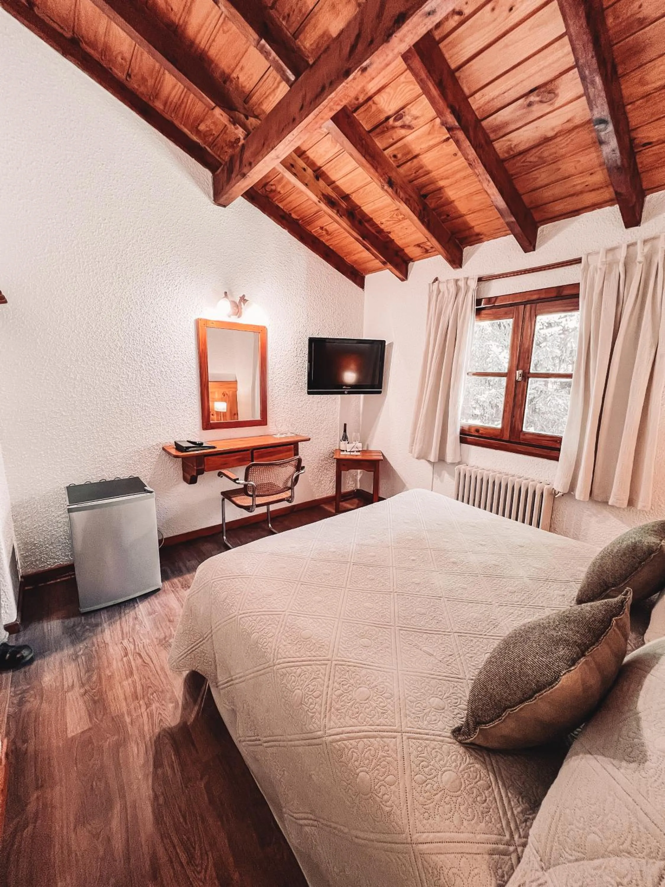 Bedroom, Bed in Hotel Catedral Patagonia Ski & Wellness