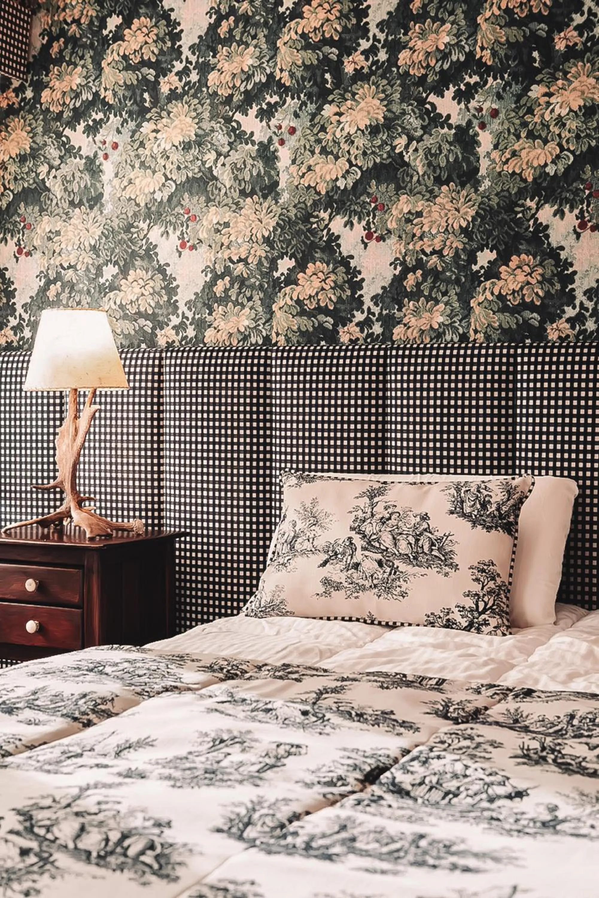 Bed in Hotel Catedral Patagonia Ski & Wellness