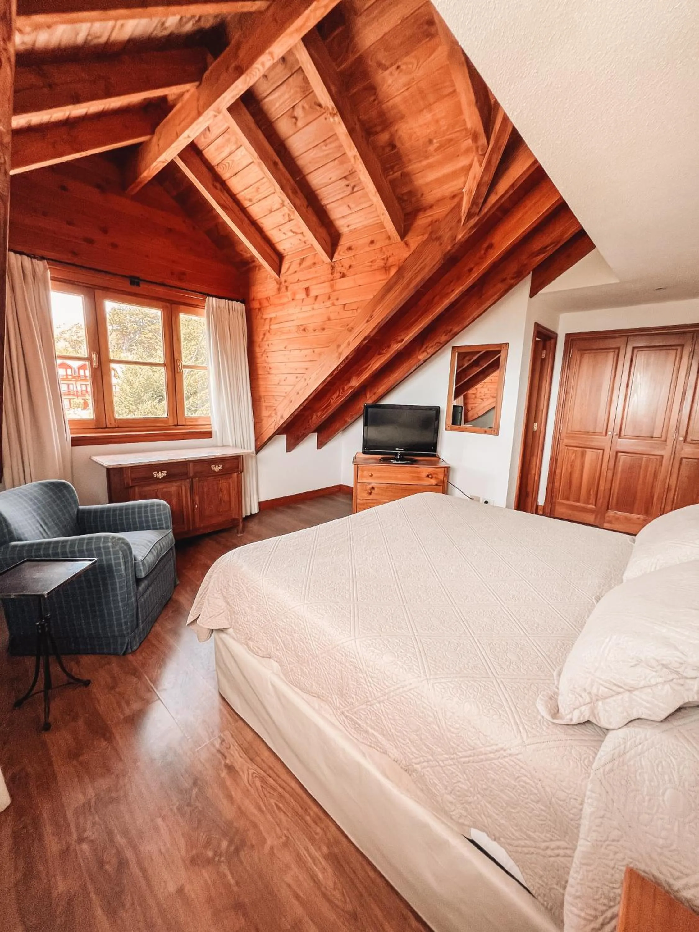 Bedroom, Bed in Hotel Catedral Patagonia Ski & Wellness