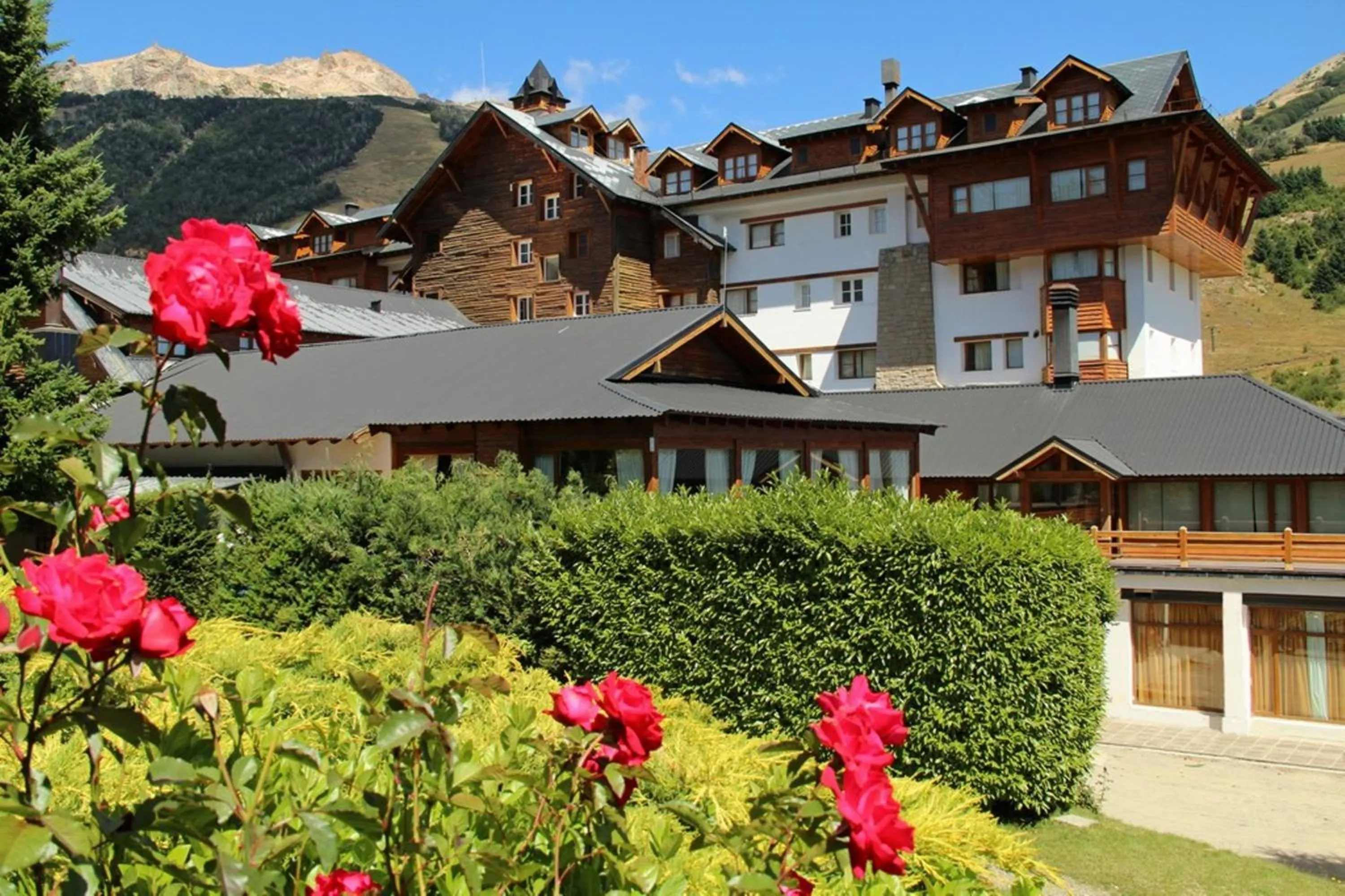 Garden view in Hotel Catedral Patagonia Ski & Wellness