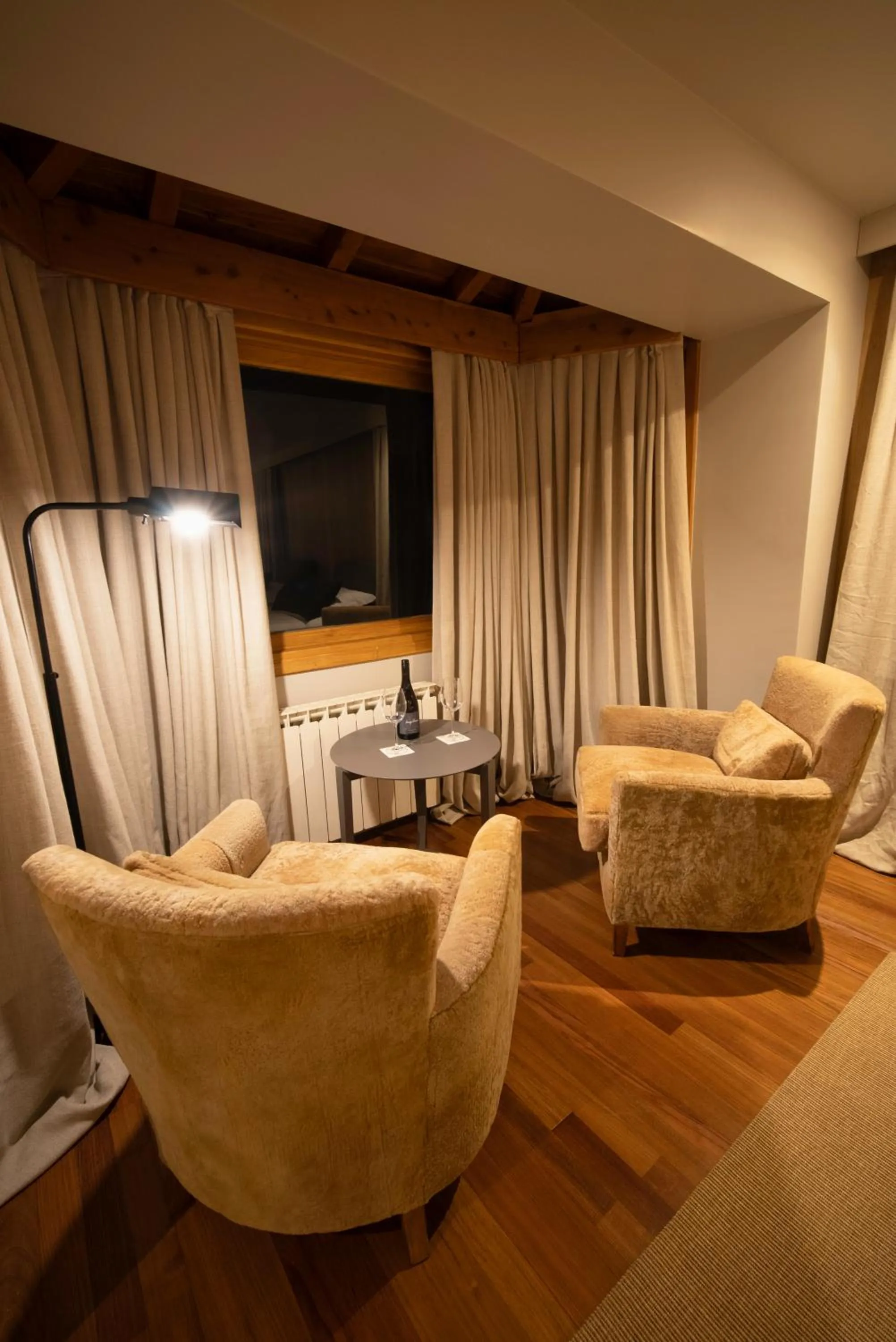 Seating area in Hotel Catedral Patagonia Ski & Wellness