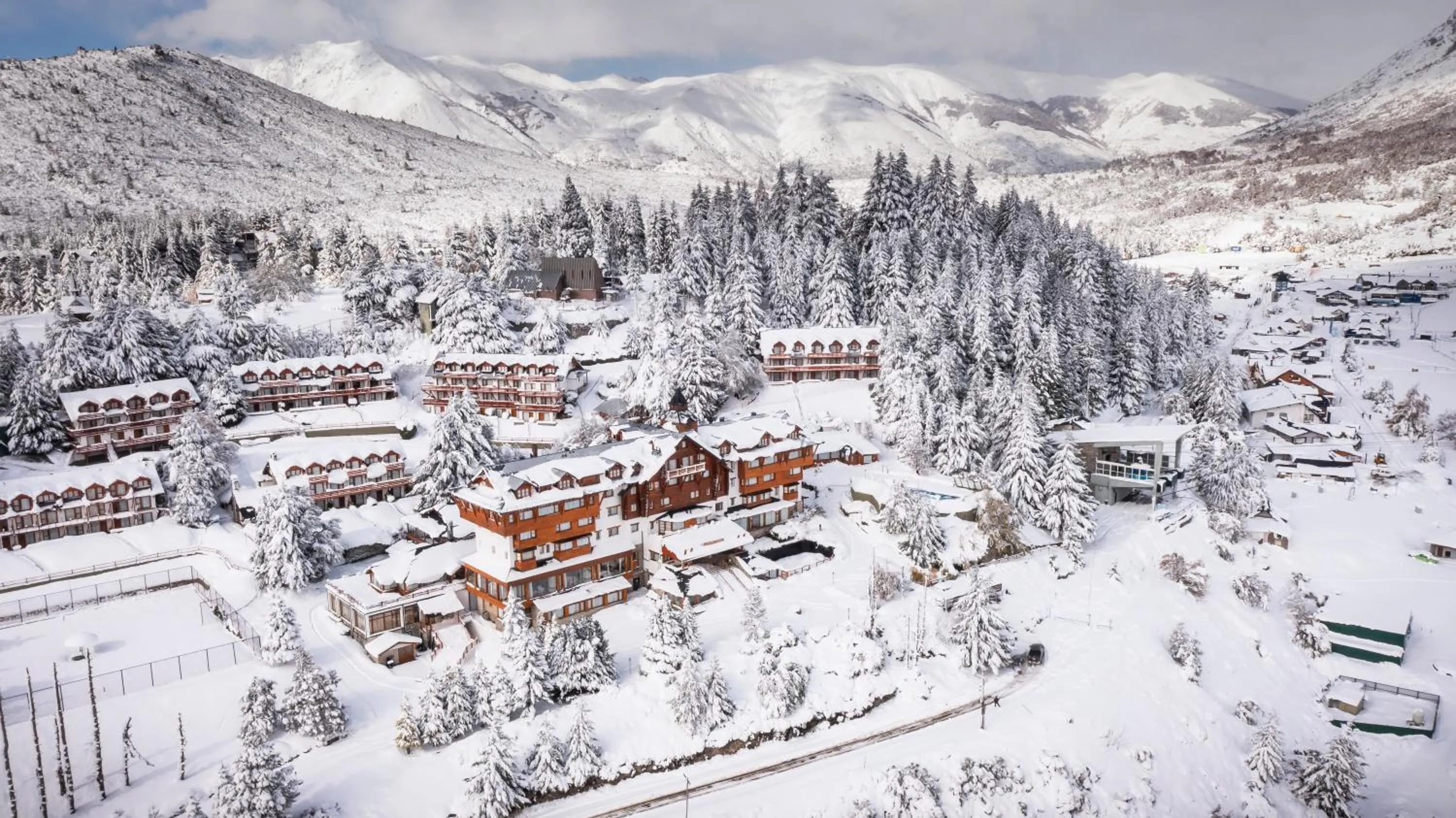 Property building in Hotel Catedral Patagonia Ski & Wellness