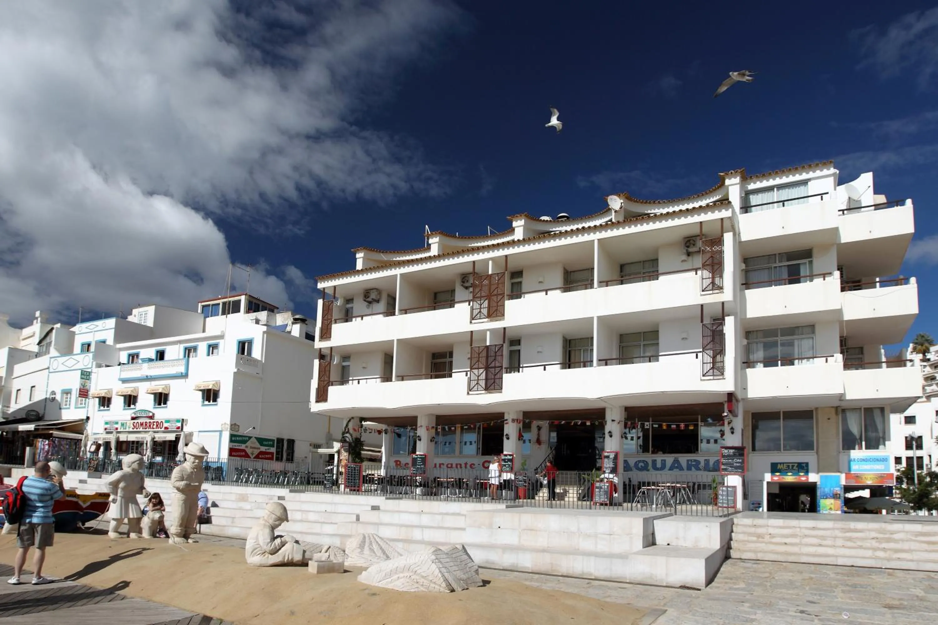 Facade/entrance in Edificio Albufeira Apartamentos A. Local - Albuturismo Lda