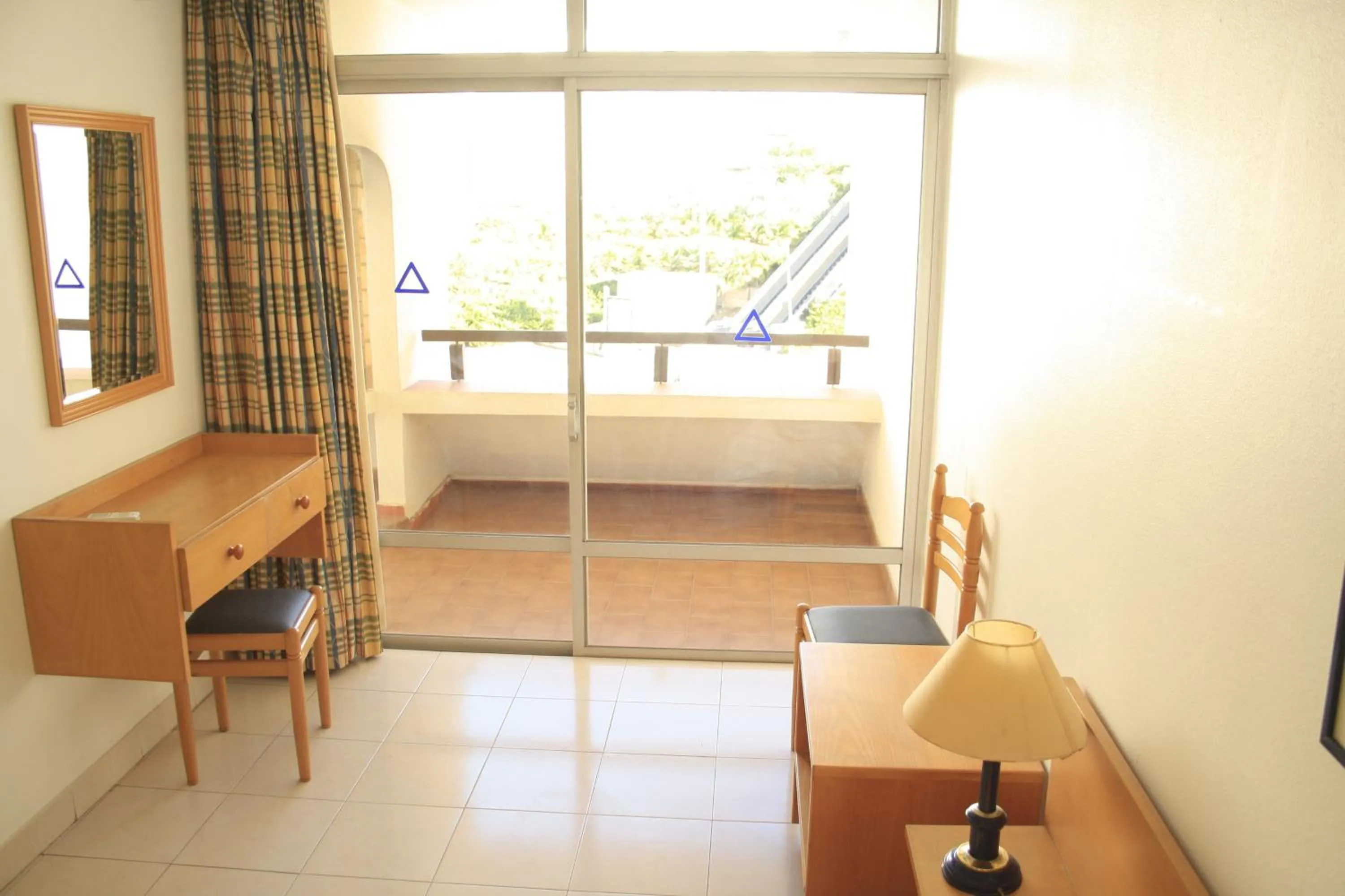 Living room, Bed in Edificio Albufeira Apartamentos A. Local - Albuturismo Lda