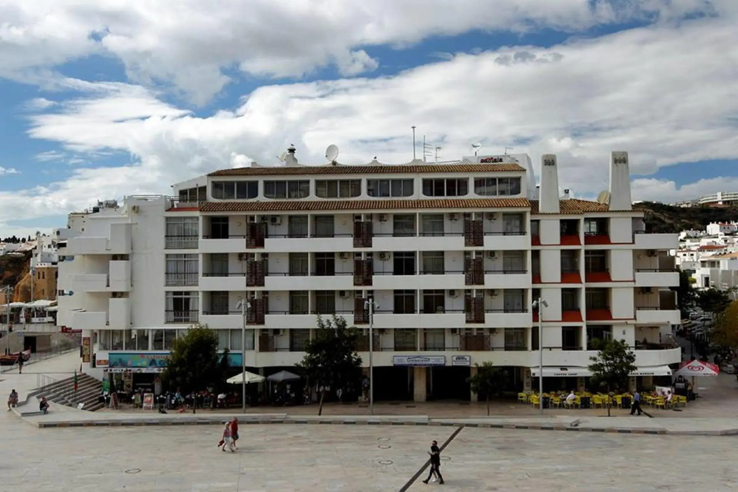 Facade/entrance in Edificio Albufeira Apartamentos A. Local - Albuturismo Lda Facade/entrance in Edificio Albufeira Apartamentos A. Local - Albuturismo Lda
