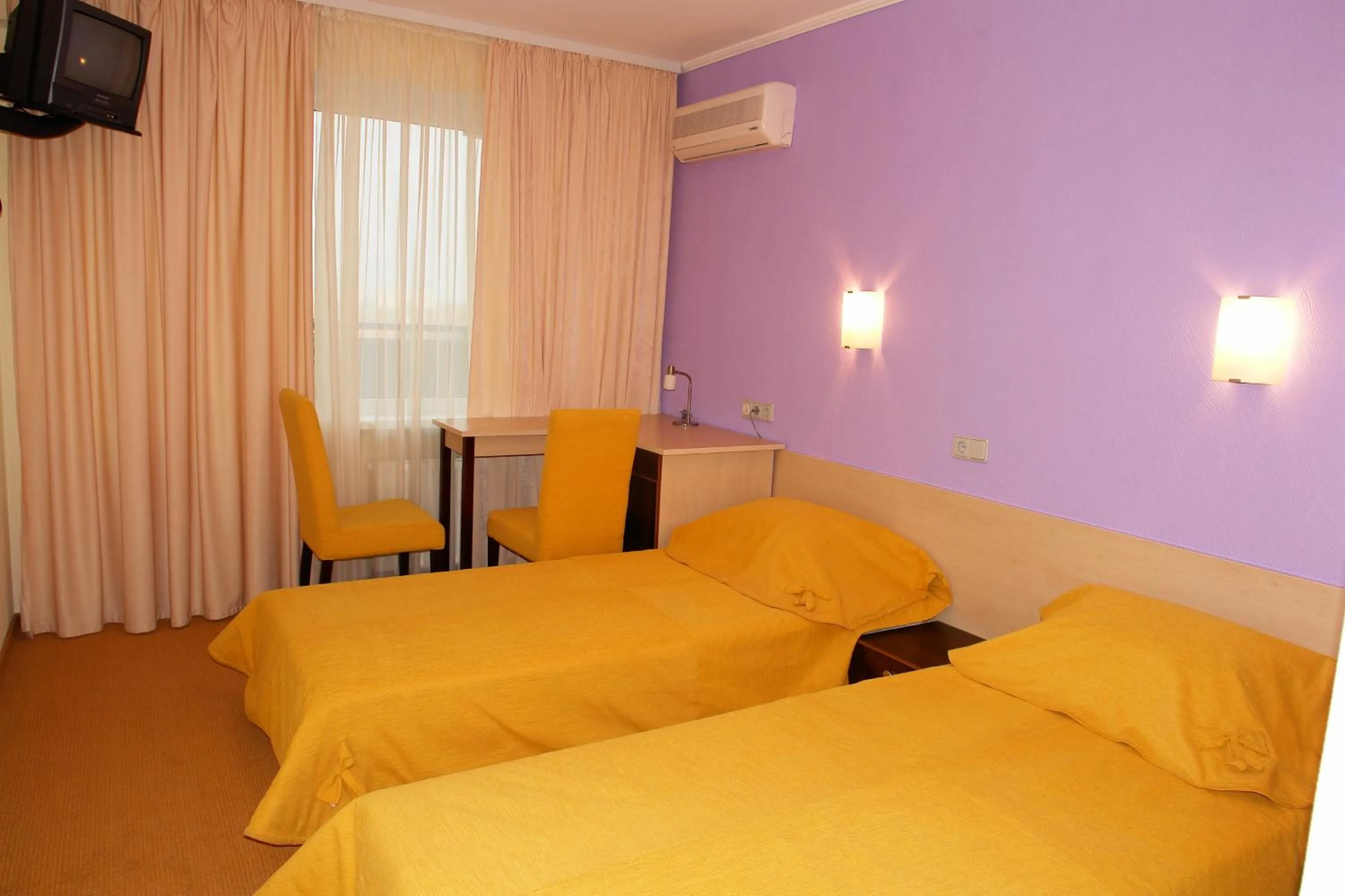 7 Days Hotel Kamyanets-Podilskyi