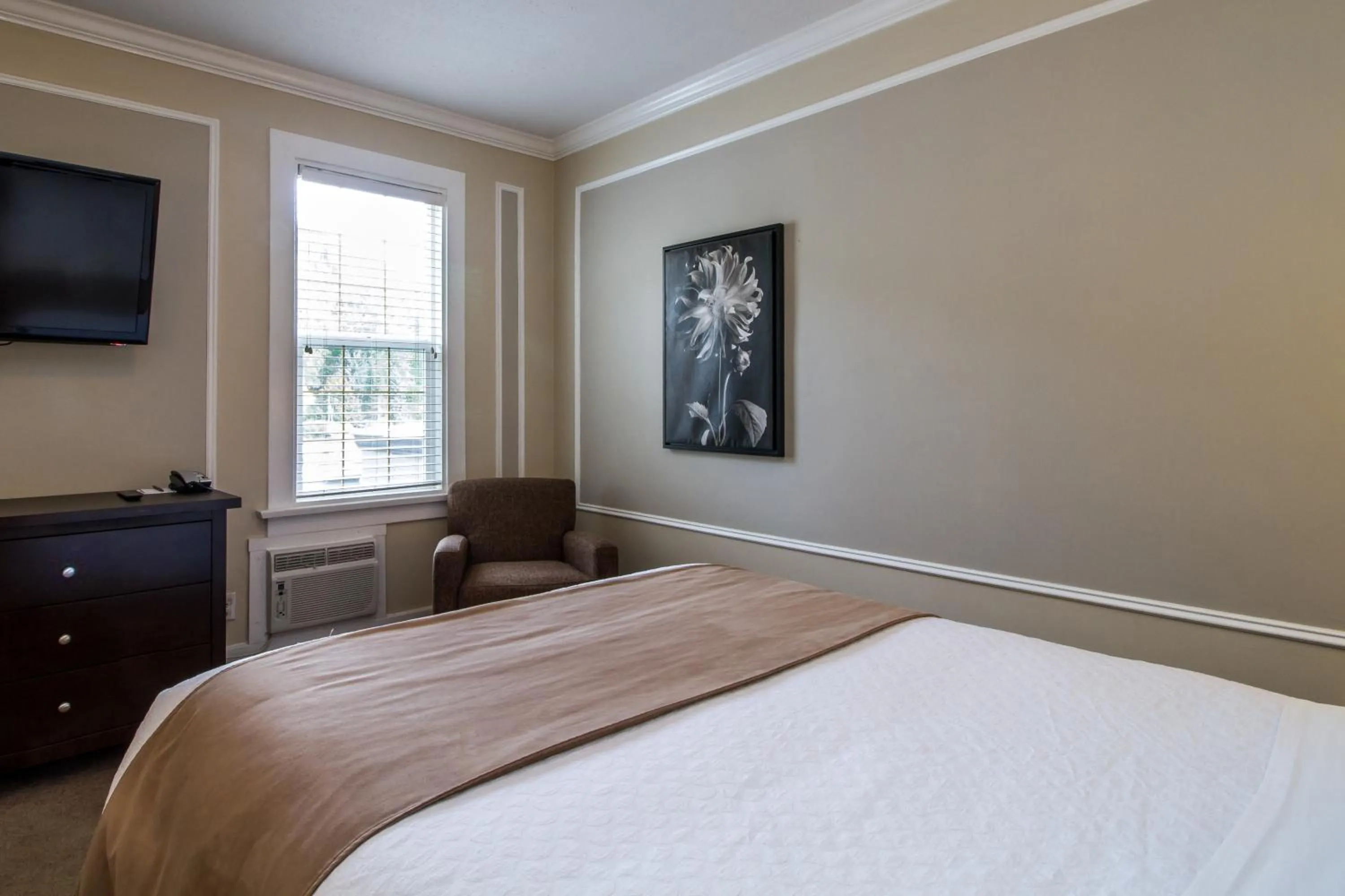 Bed in Regent Hotel Revelstoke