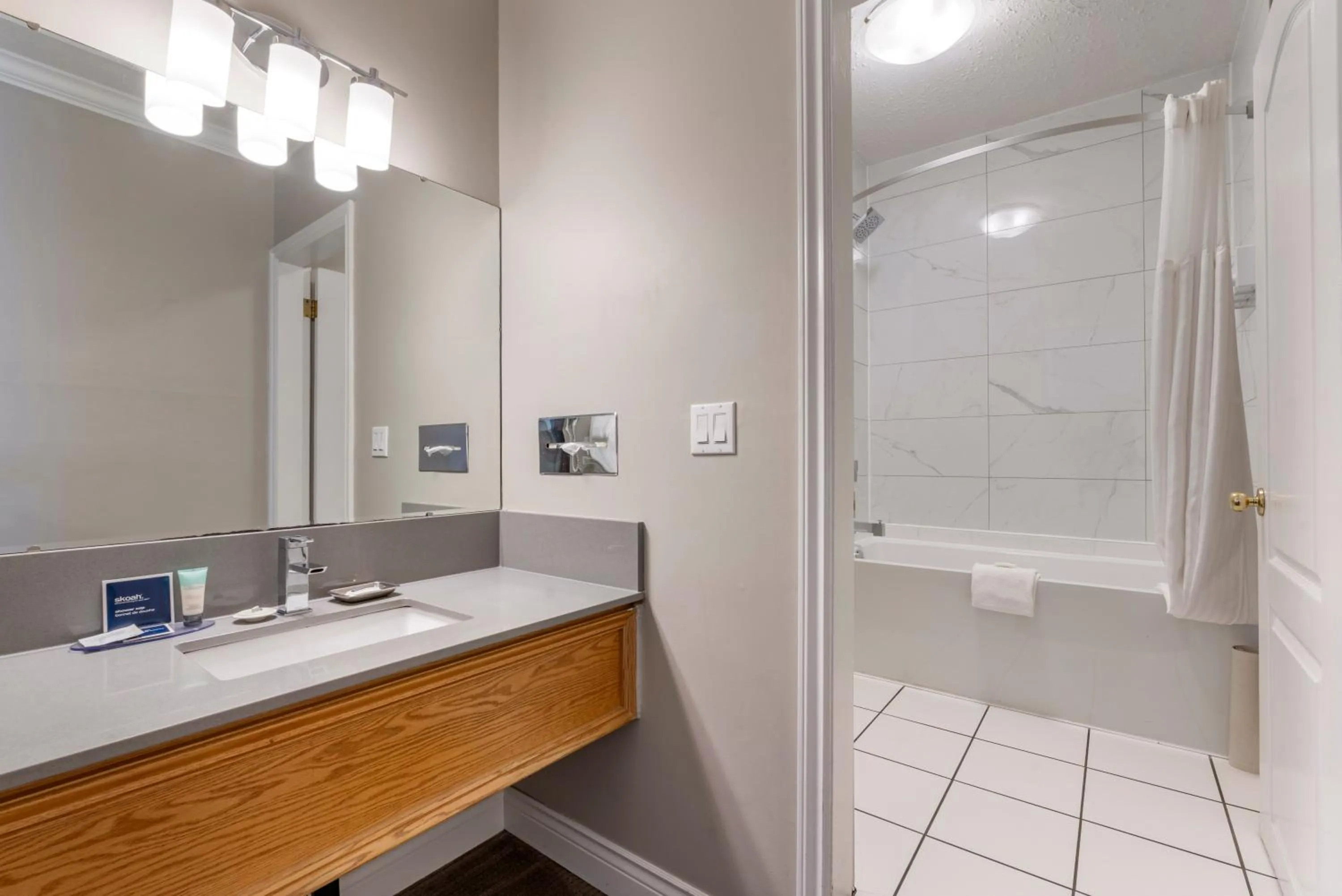 Shower in Regent Hotel Revelstoke