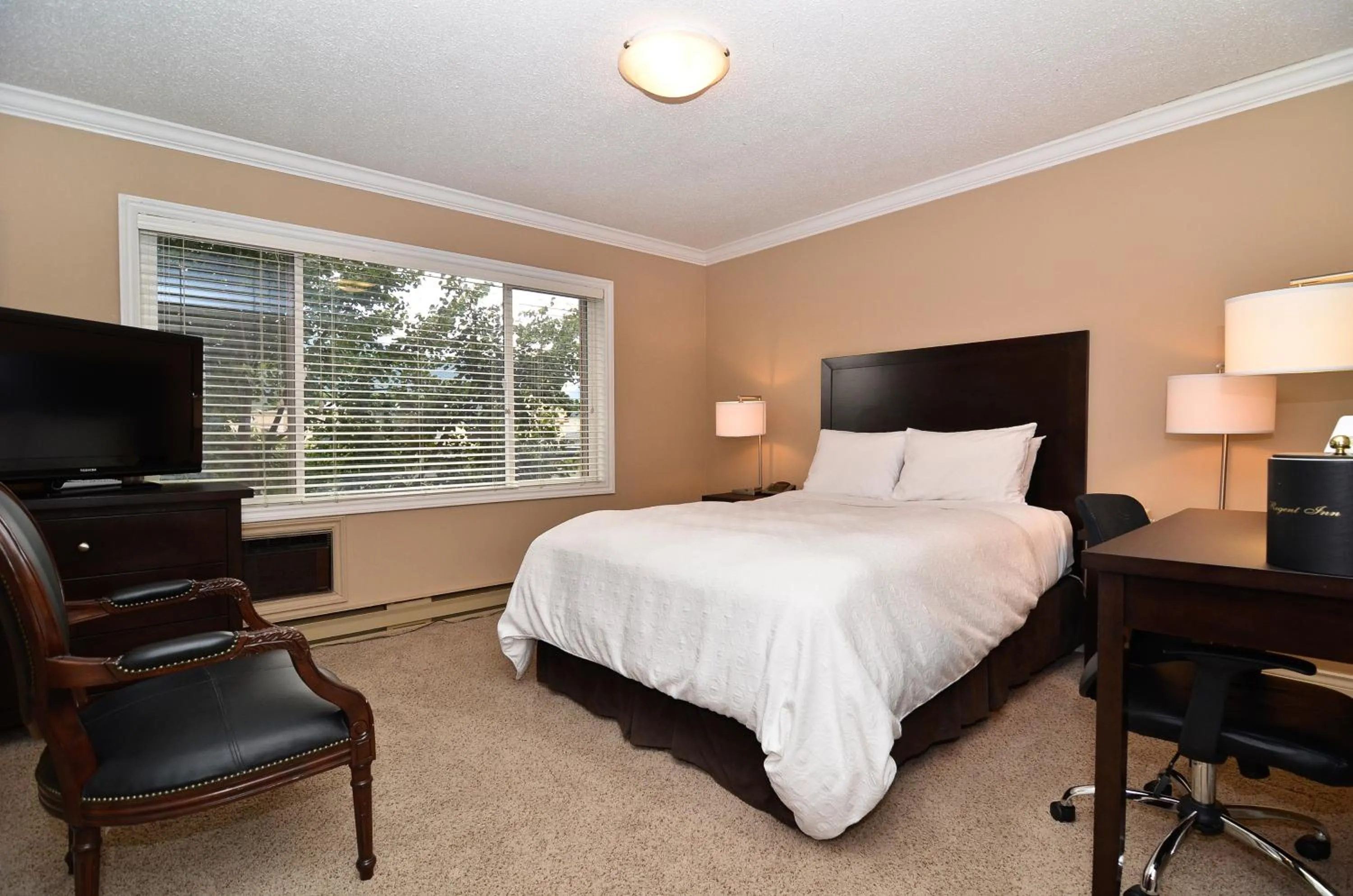 Photo of the whole room, Bed in Regent Hotel Revelstoke