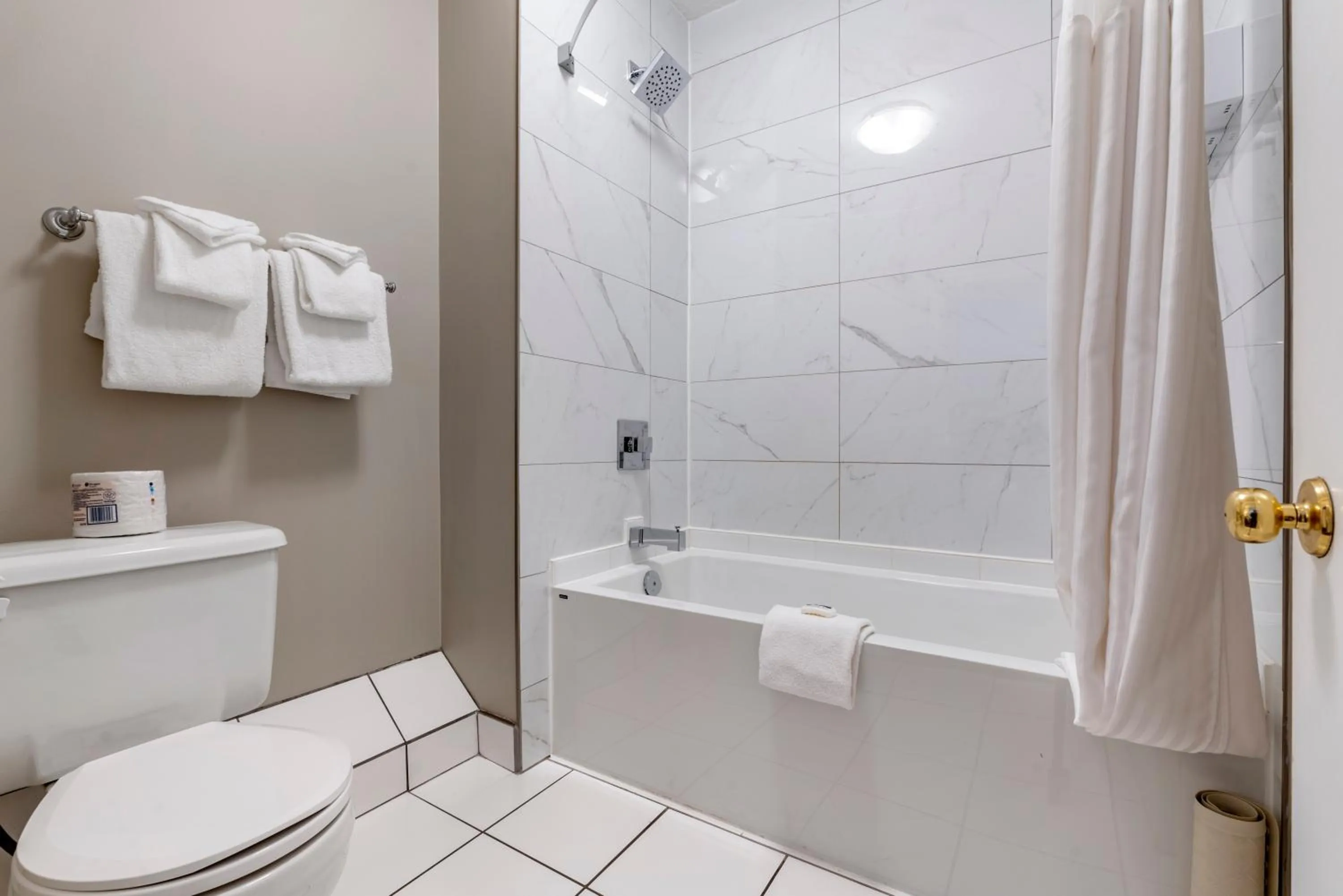 Shower in Regent Hotel Revelstoke