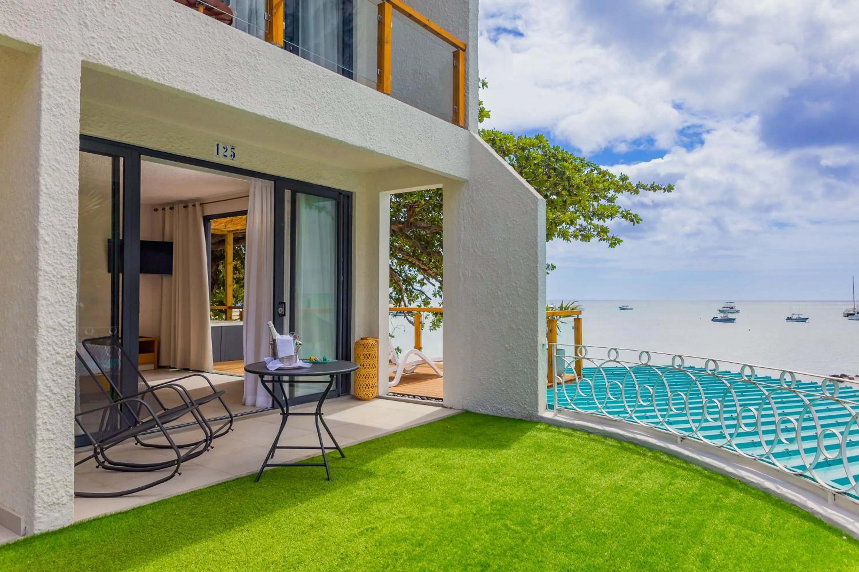 Balcony/Terrace in Coral Azur Beach Resort Mont Choisy