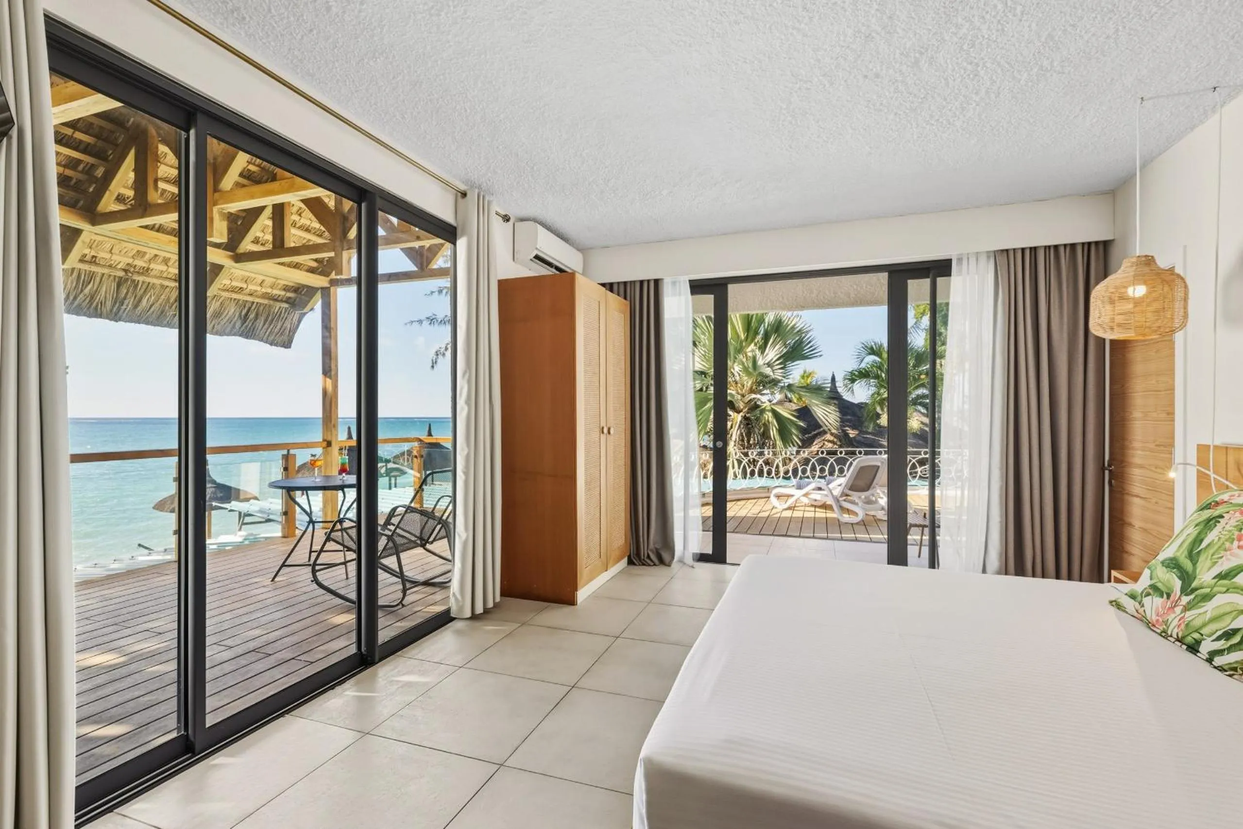 Bed in Coral Azur Beach Resort Mont Choisy