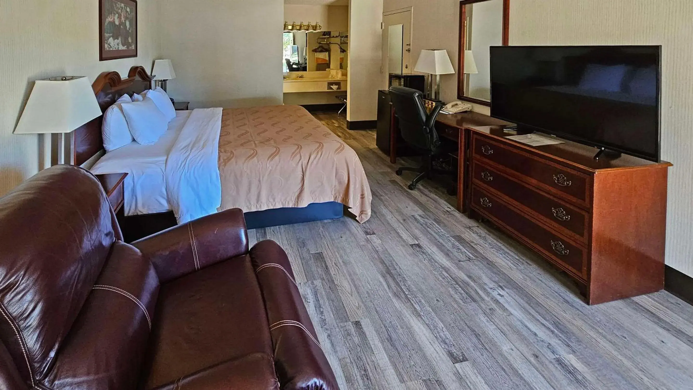 Bedroom, Bed in Quality Inn Bedroom, Bed in Quality Inn