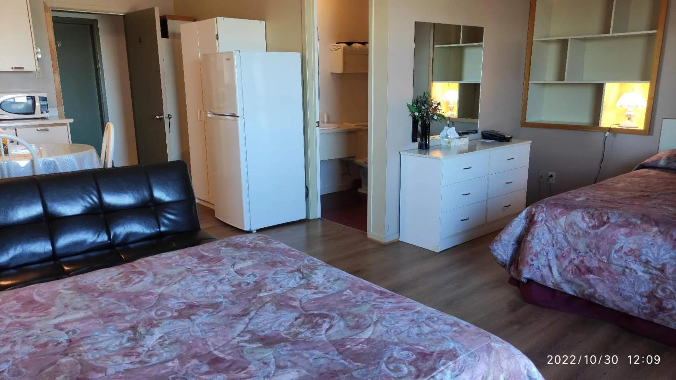 Photo of the whole room, Bed in Motel Rayalco