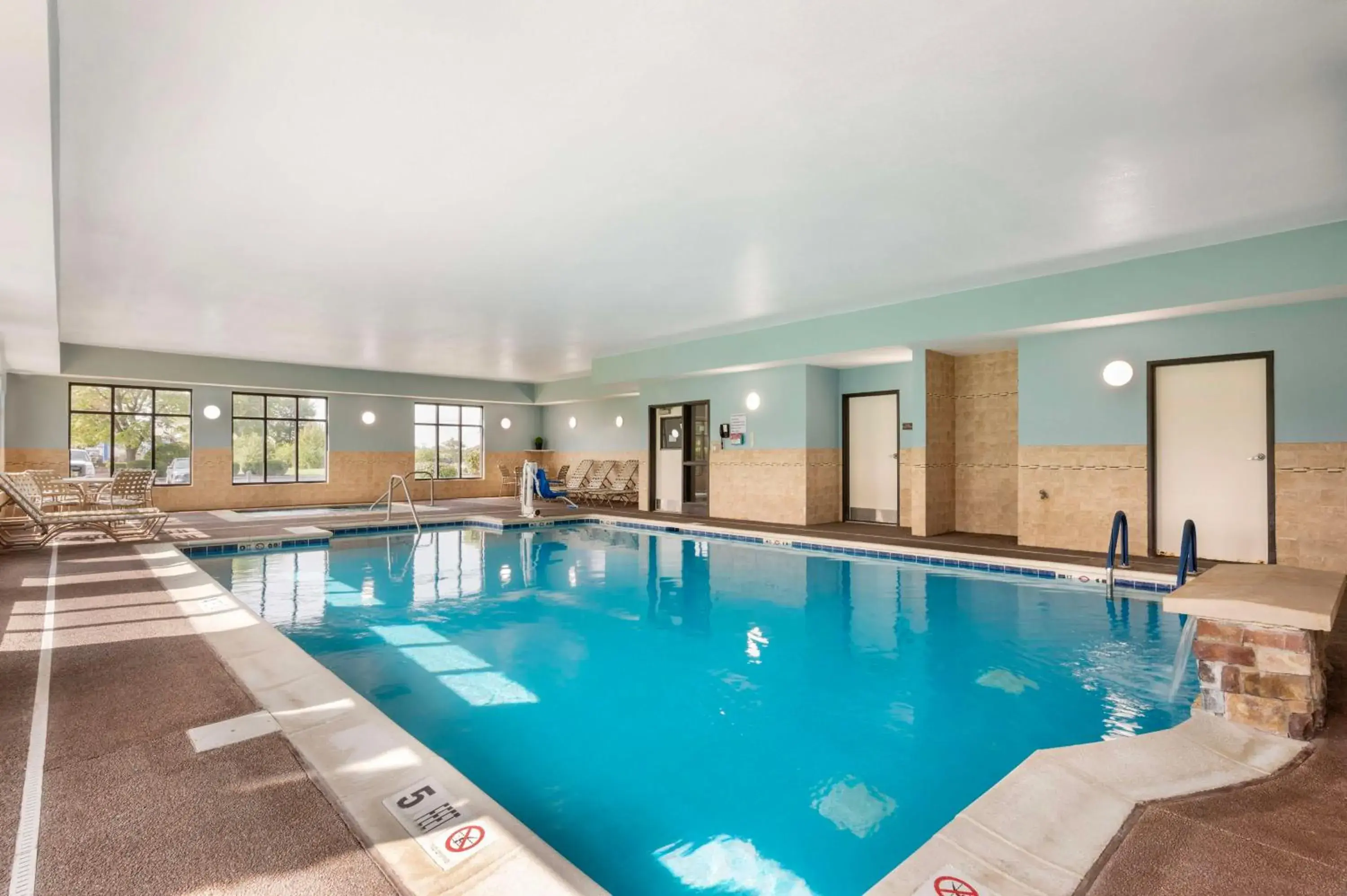 Pool view in Best Western Plus Anderson Pool view in Best Western Plus Anderson