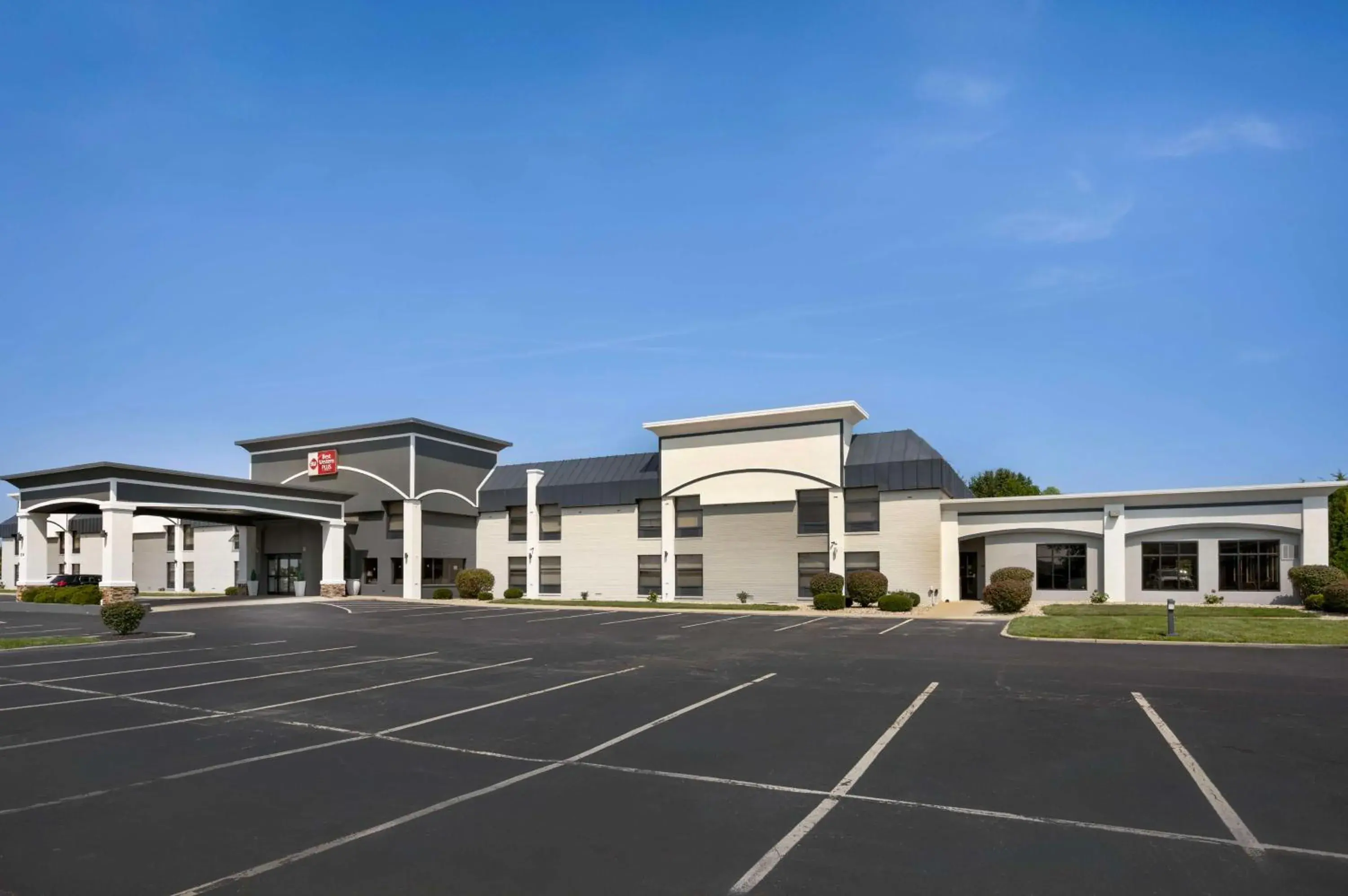 Property building in Best Western Plus Anderson Property building in Best Western Plus Anderson