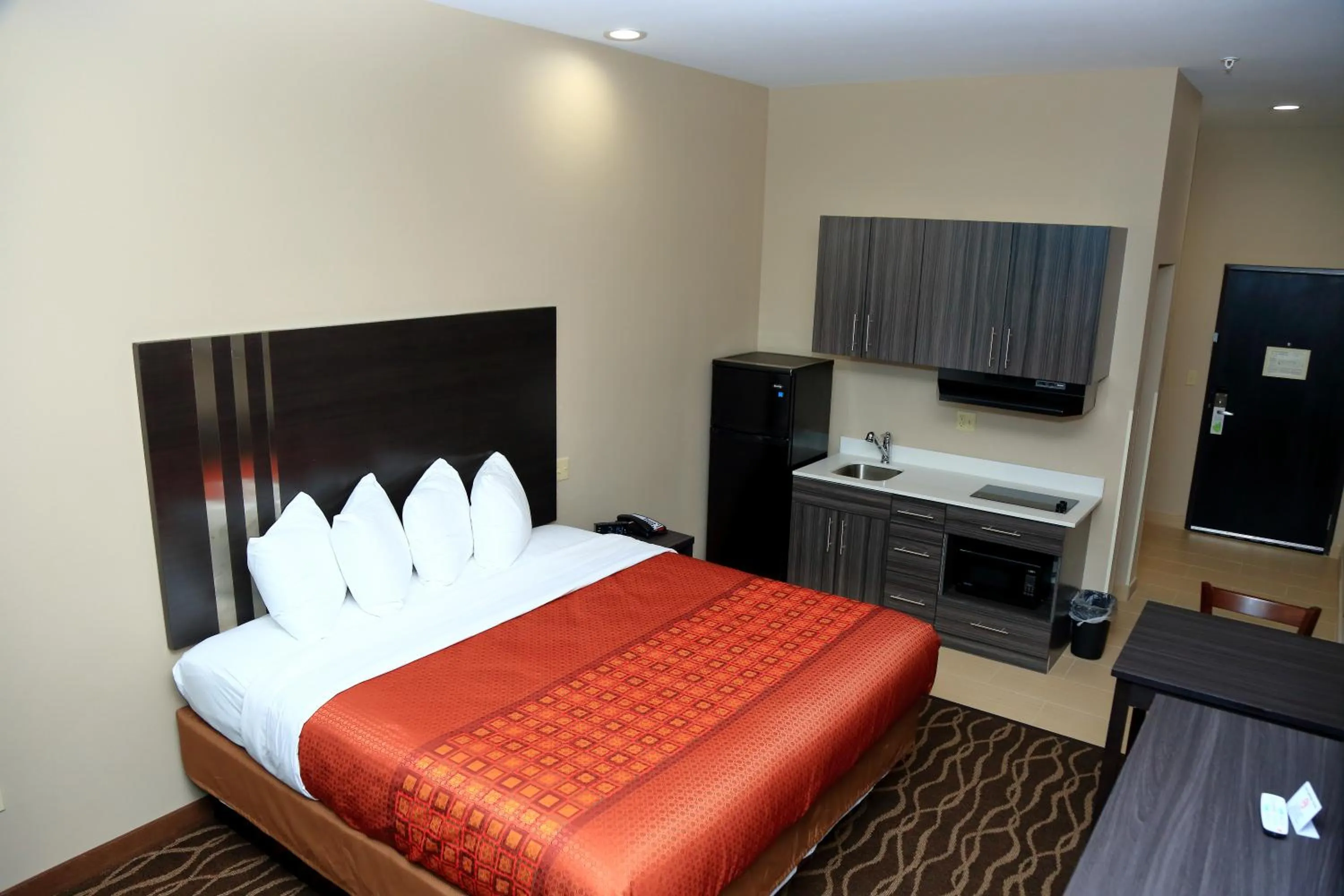 Bed in Americas Best Value Inn & Suites-Prairieville