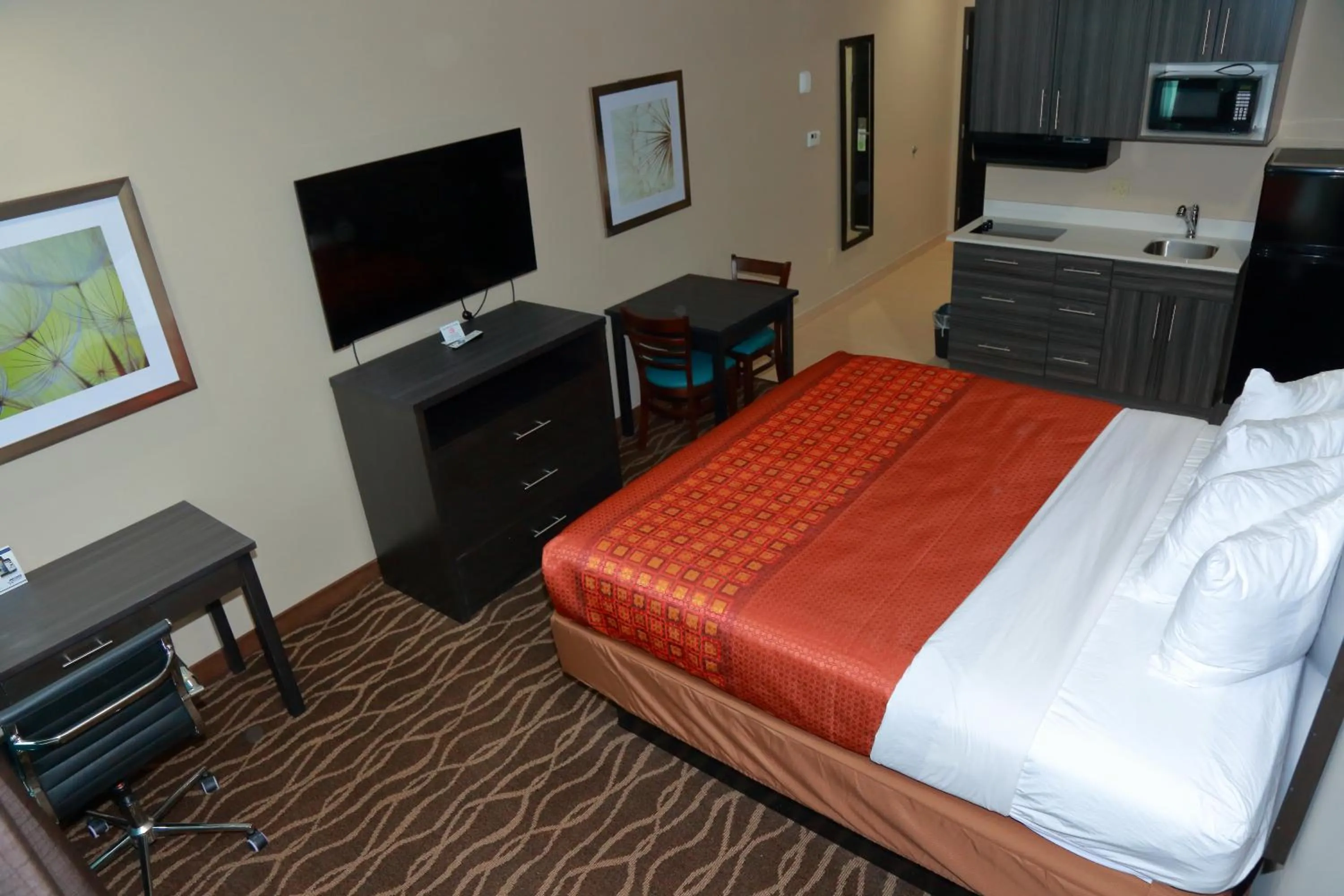 Bed in Americas Best Value Inn & Suites-Prairieville