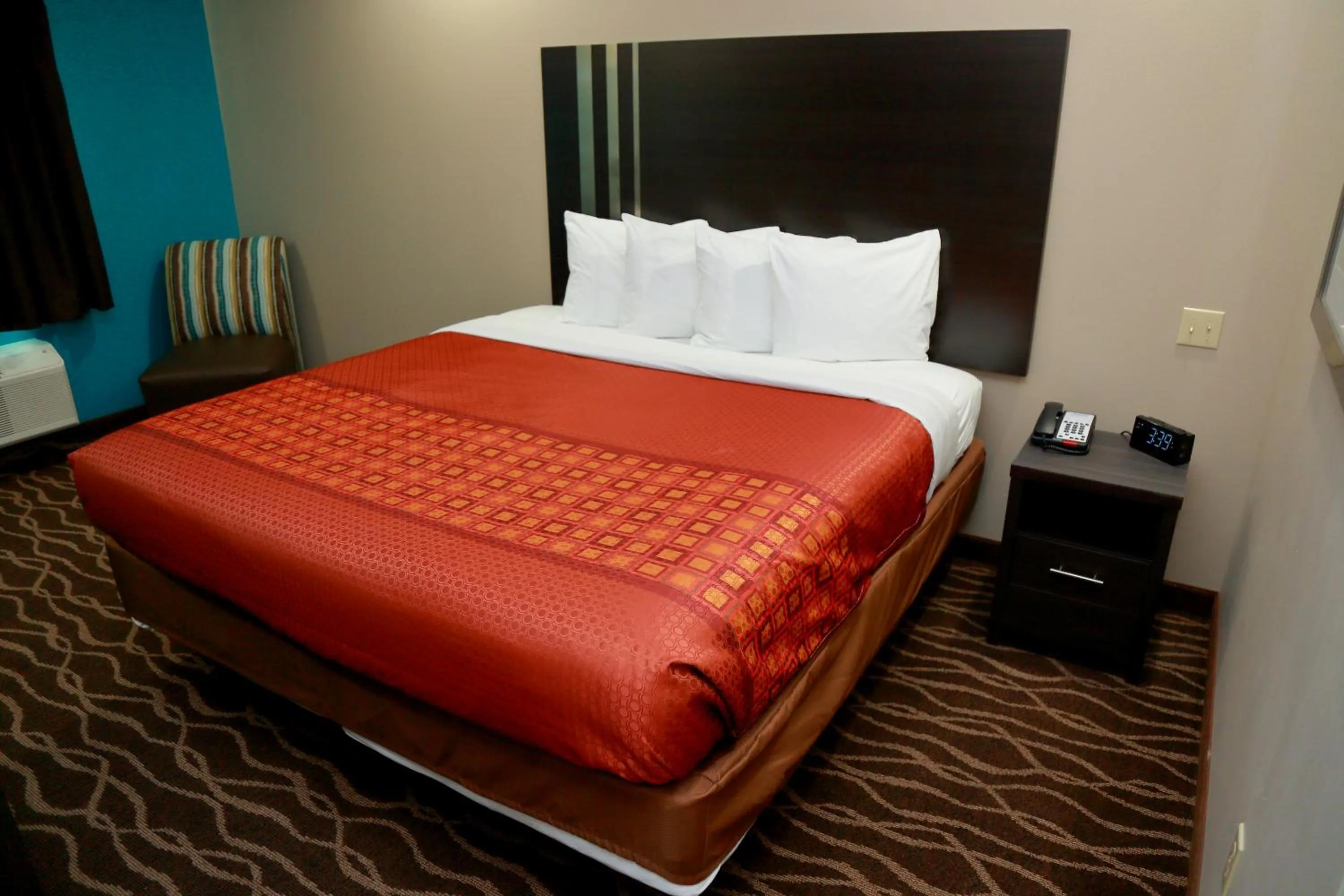 Bed in Americas Best Value Inn & Suites-Prairieville