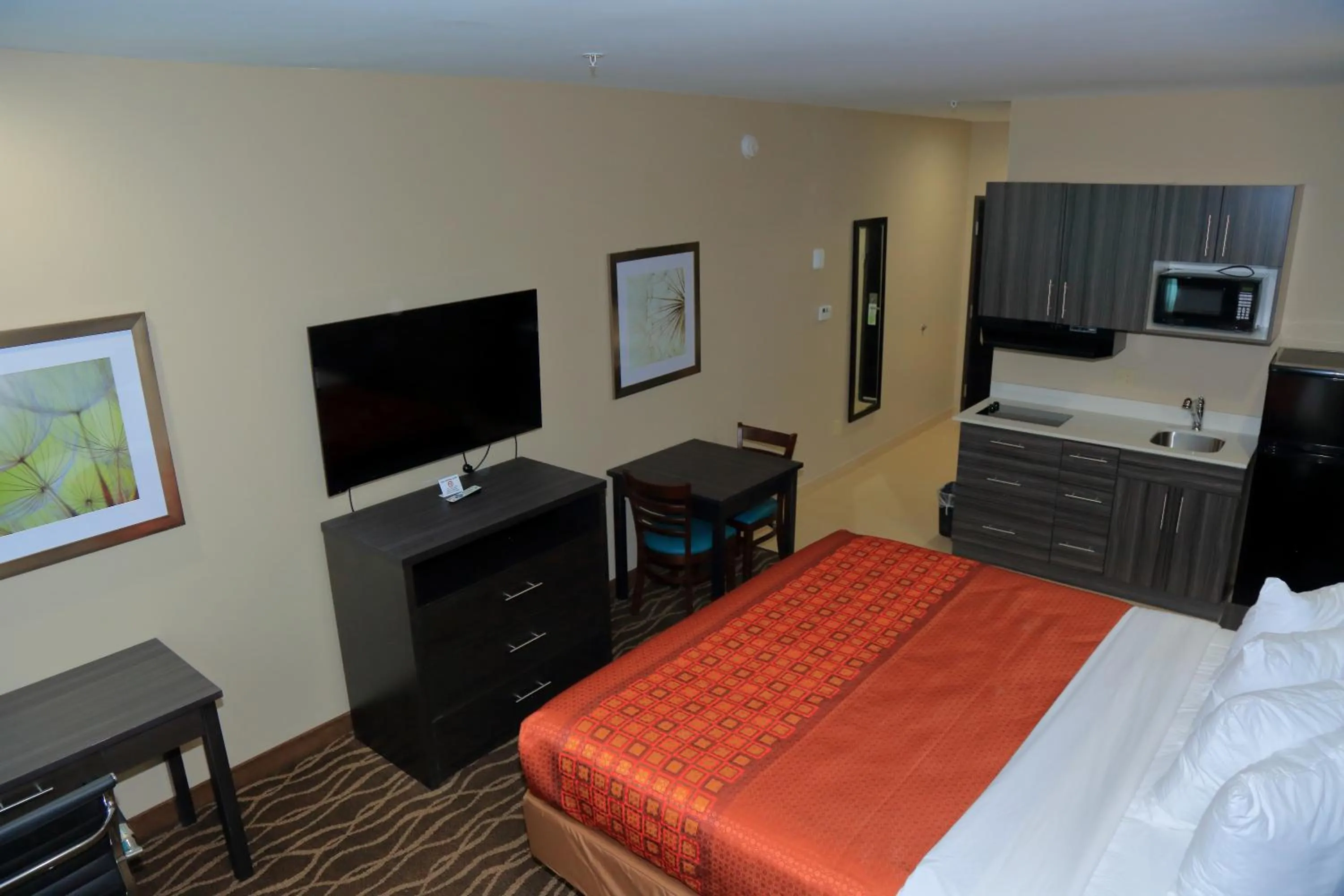 Bed in Americas Best Value Inn & Suites-Prairieville