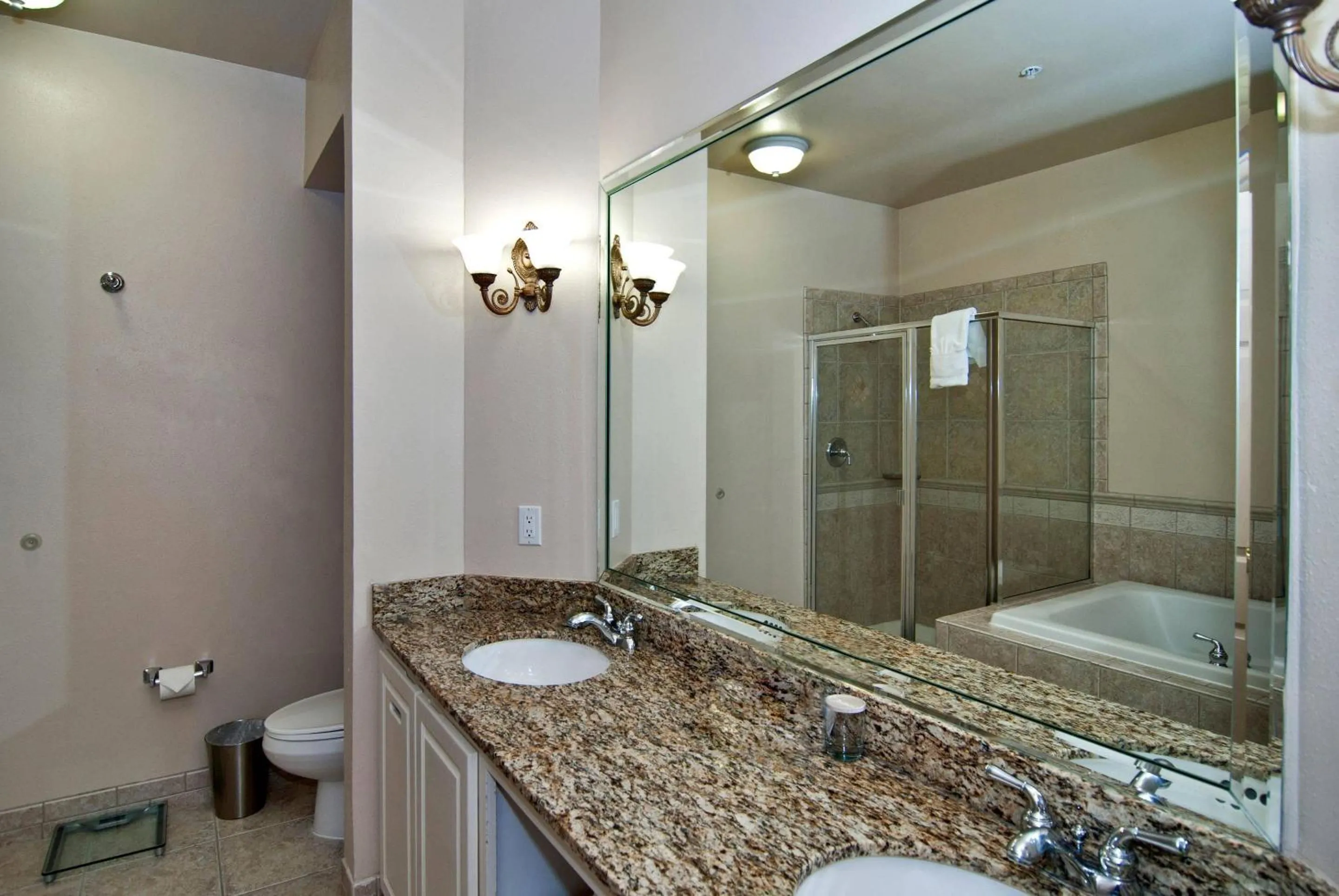 Bedroom in Radisson Hotel El Paso Airport