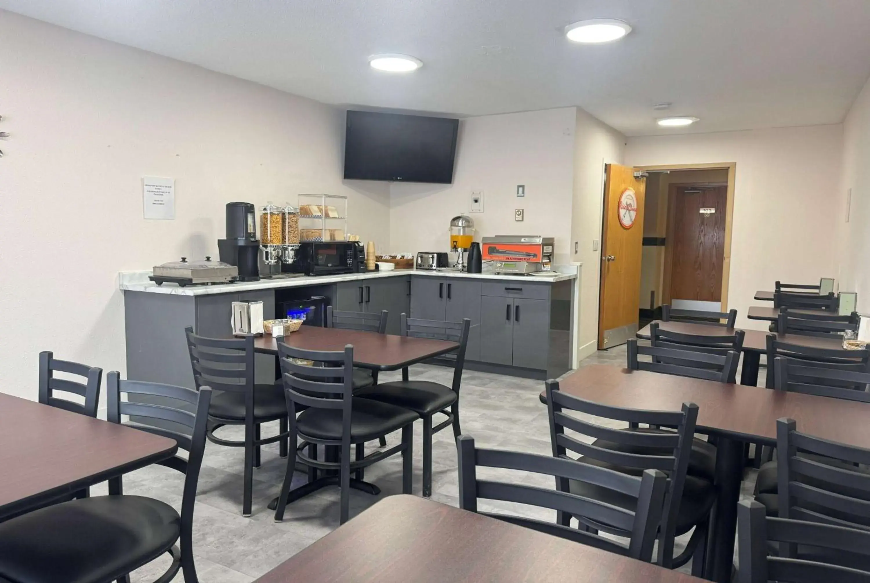 Restaurant/places to eat in Howard Johnson by Wyndham Fort St. John Restaurant/places to eat in Howard Johnson by Wyndham Fort St. John