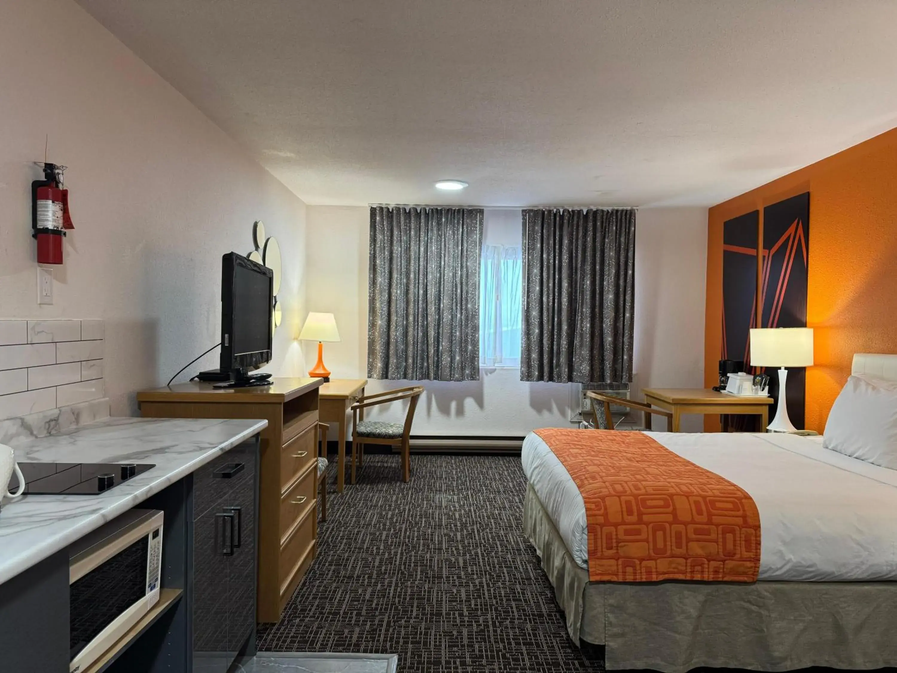 Queen Room - Non-Smoking/Pet Friendly in Howard Johnson by Wyndham Fort St. John Queen Room - Non-Smoking/Pet Friendly in Howard Johnson by Wyndham Fort St. John