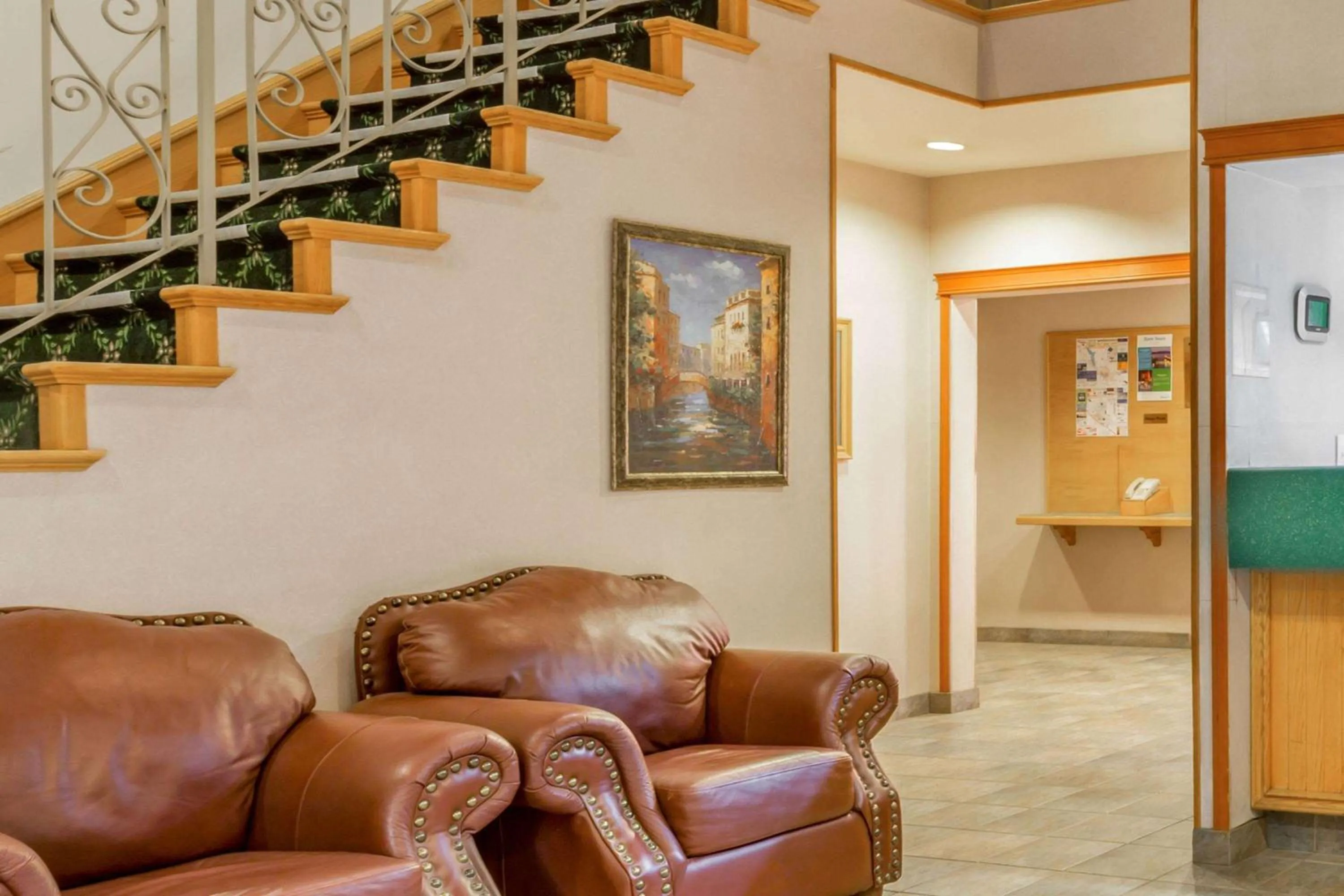 Lobby or reception in Howard Johnson by Wyndham Fort St. John