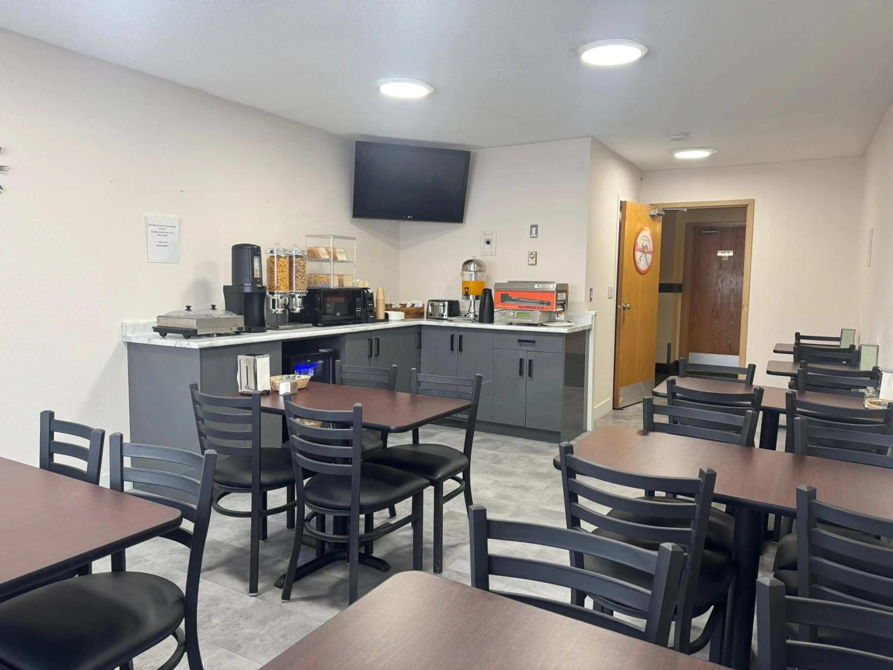 Breakfast in Howard Johnson by Wyndham Fort St. John