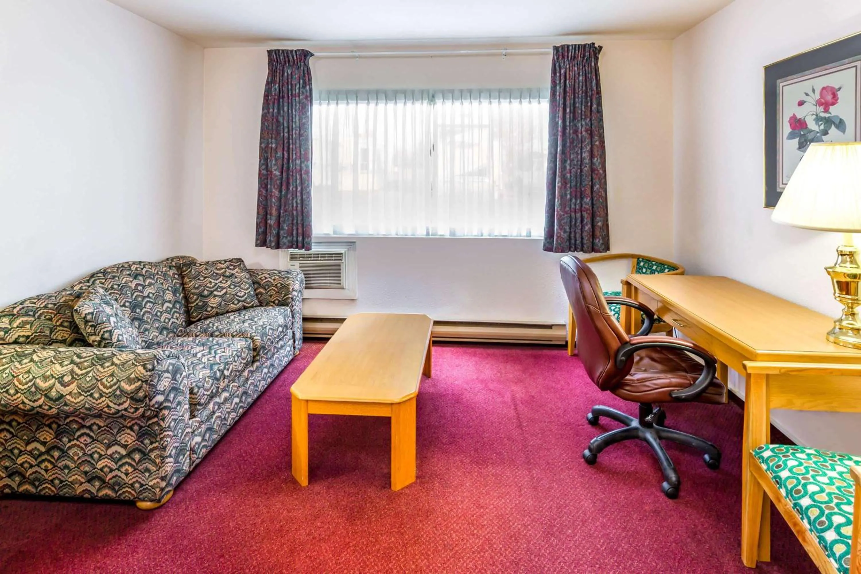 Photo of the whole room in Howard Johnson by Wyndham Fort St. John