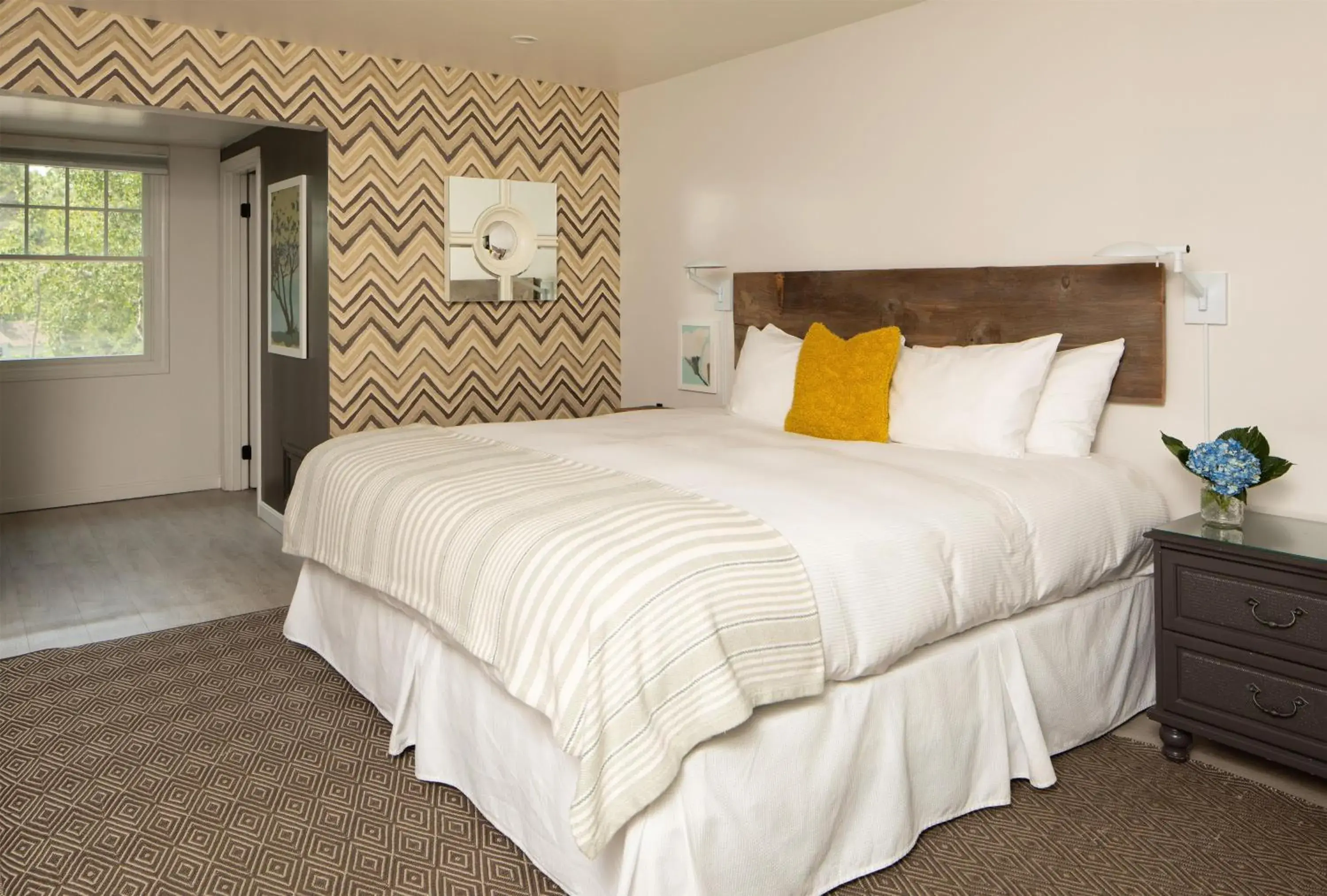 Cove King Second Floor in The Lodge on the Cove Cove King Second Floor in The Lodge on the Cove