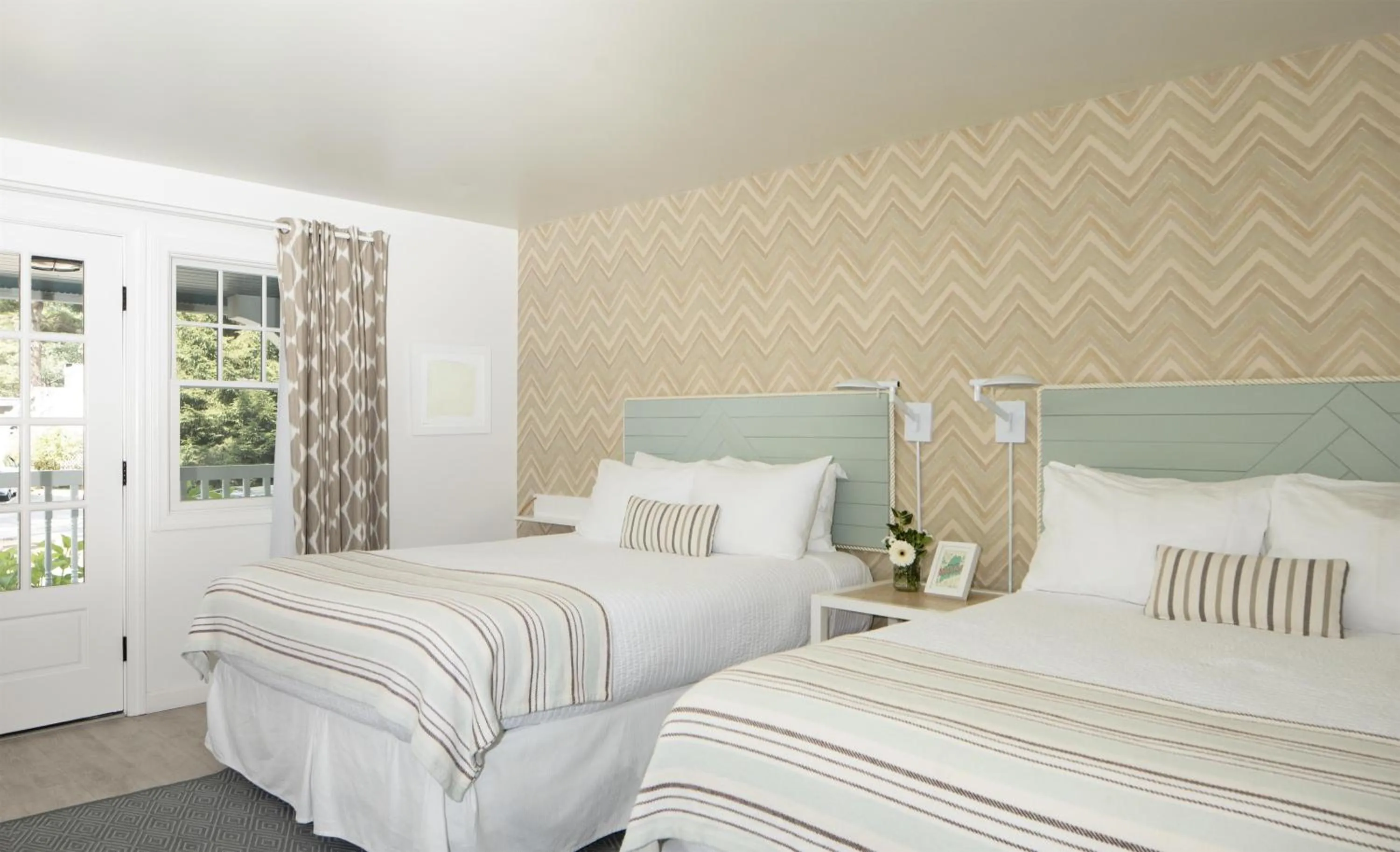 Bedroom, Bed in The Lodge on the Cove